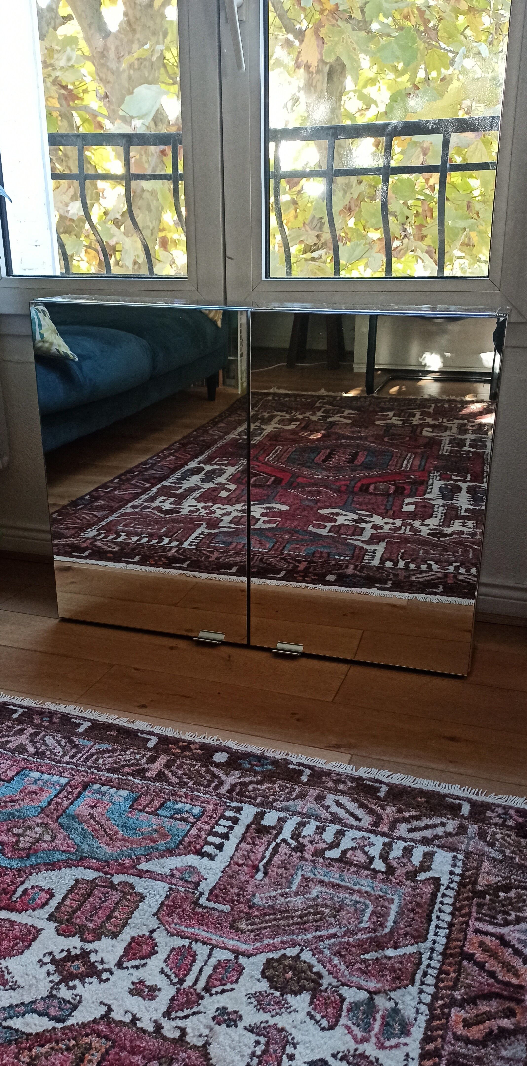 Bathroom mirror cabinet
