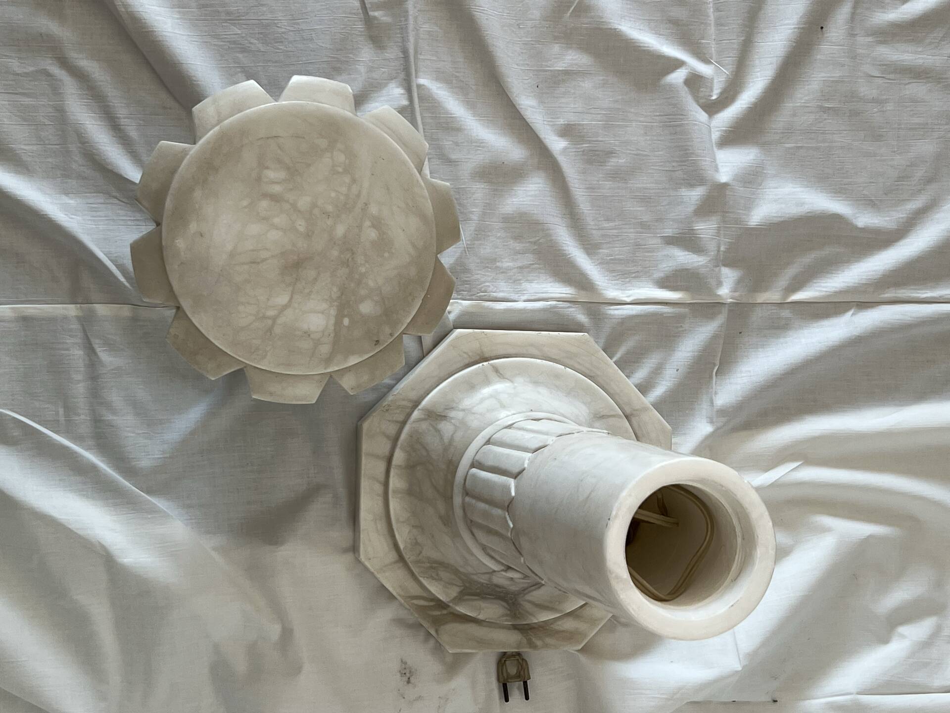 Luminous column in alabaster