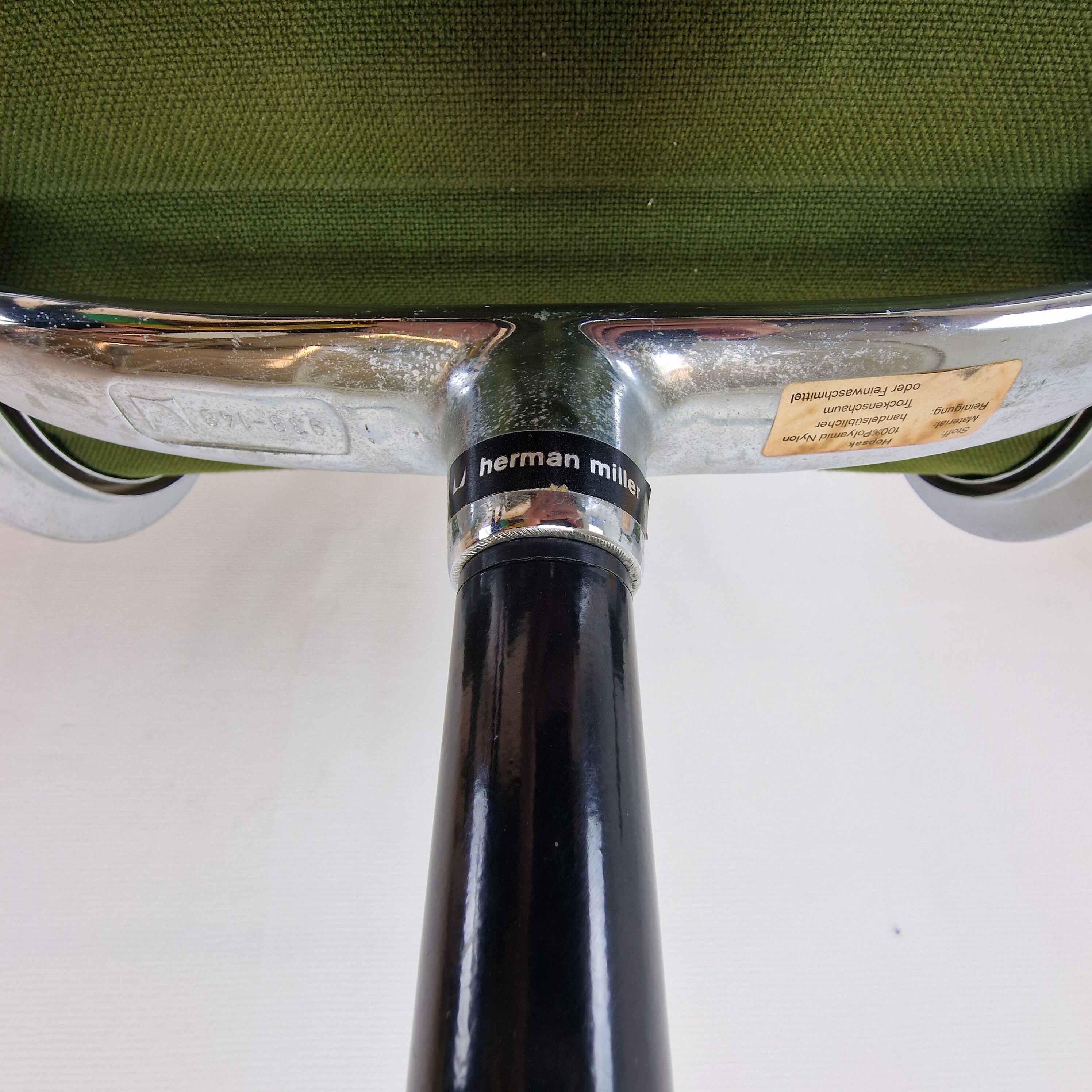 Set of 5 Model EA 105 Chairs by Eames for Herman Miller, 1970's