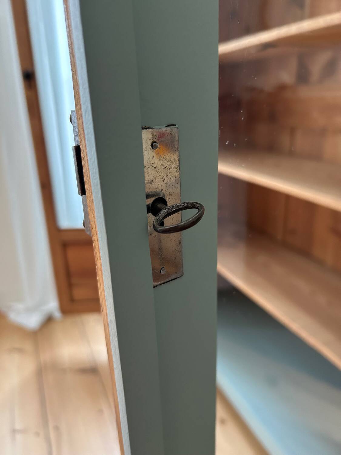 Parisian glass cabinet (renovated)