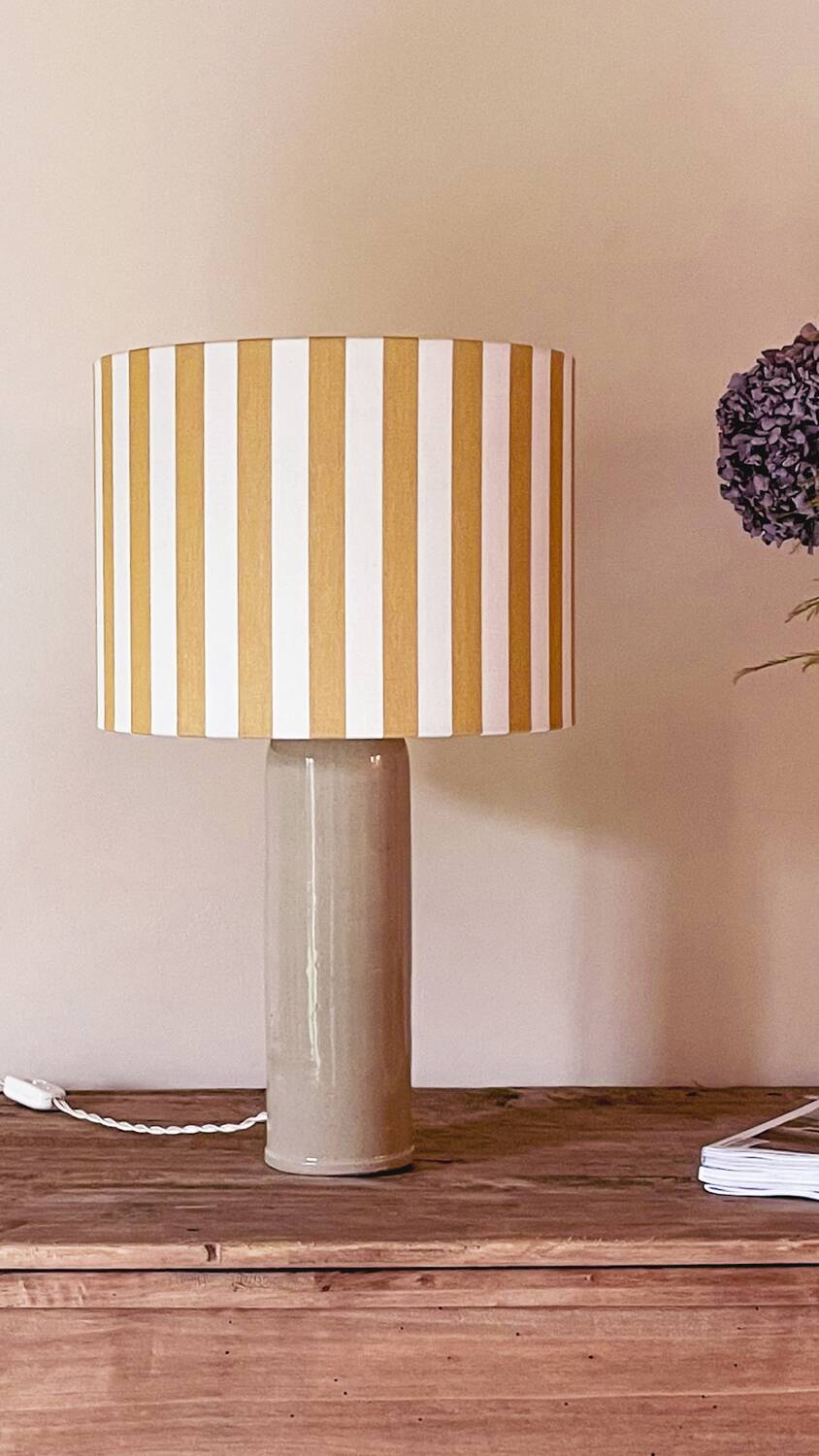 Lampe grès et abat-jour rayures jaunes