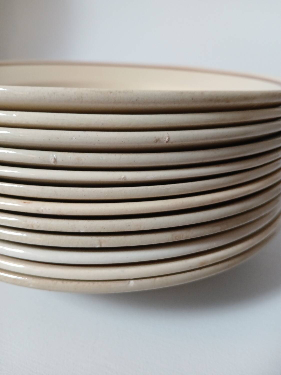 Lot de 12 assiettes creuses vintage motif bordeaux caramel