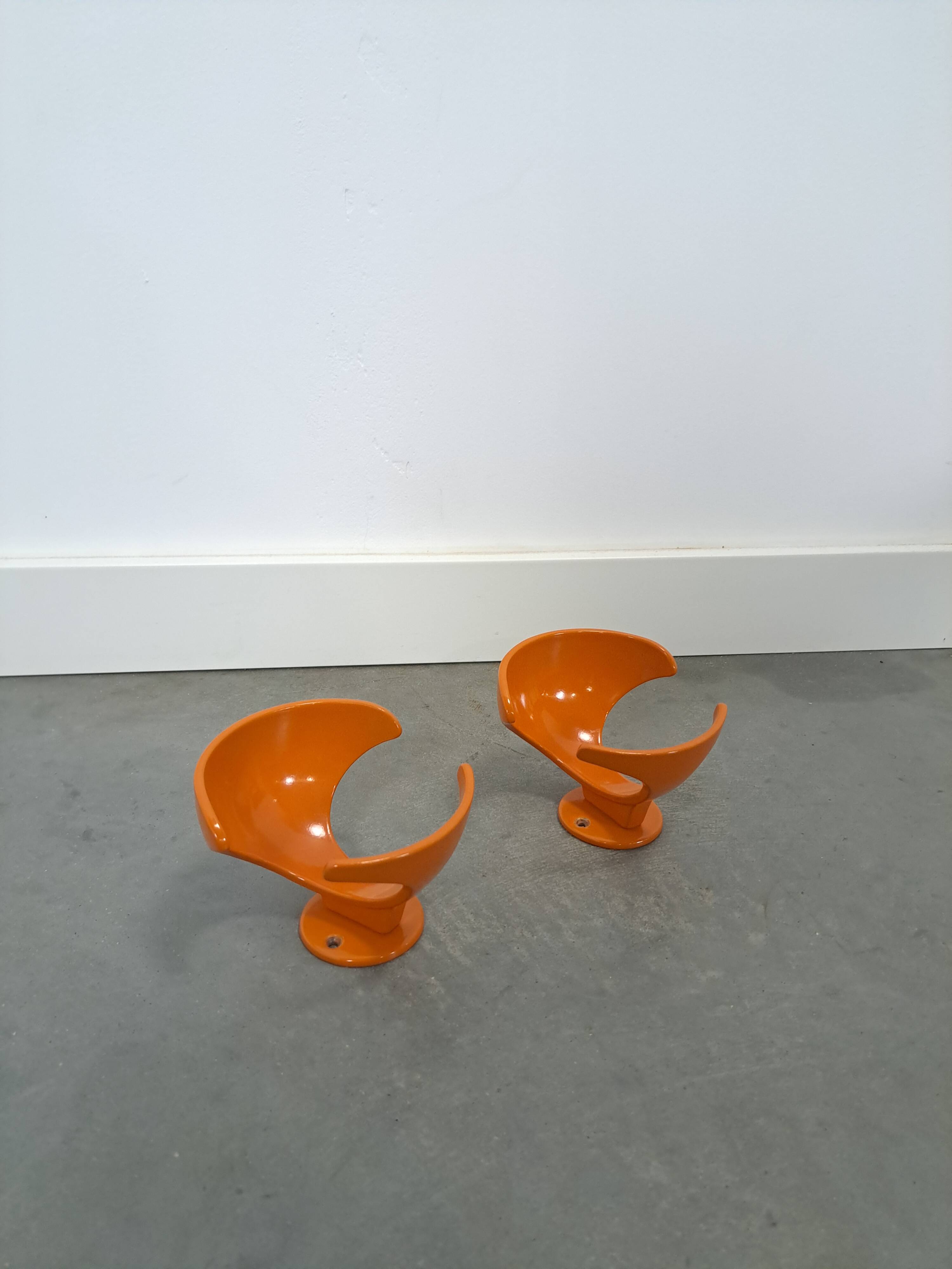 Set 2 x space age oranje haken, wandhaak, kapstok