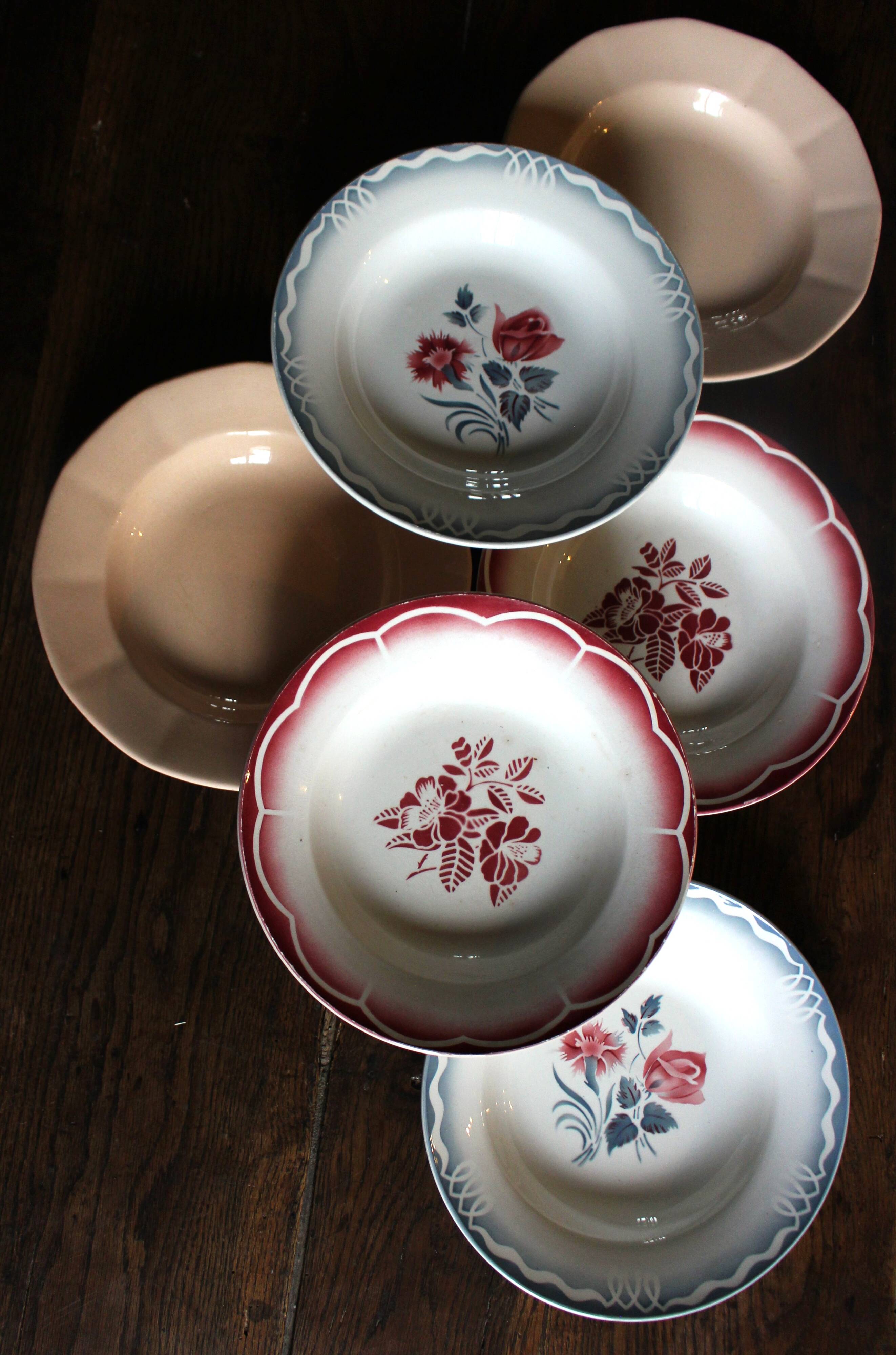 6 mismatched deep plates pairs Digoin Sarreguemines red blue pink