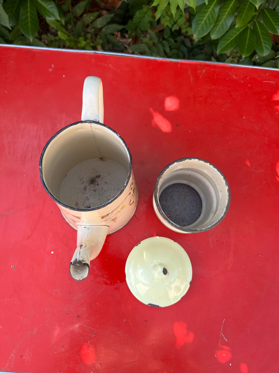 Enamelled coffee maker