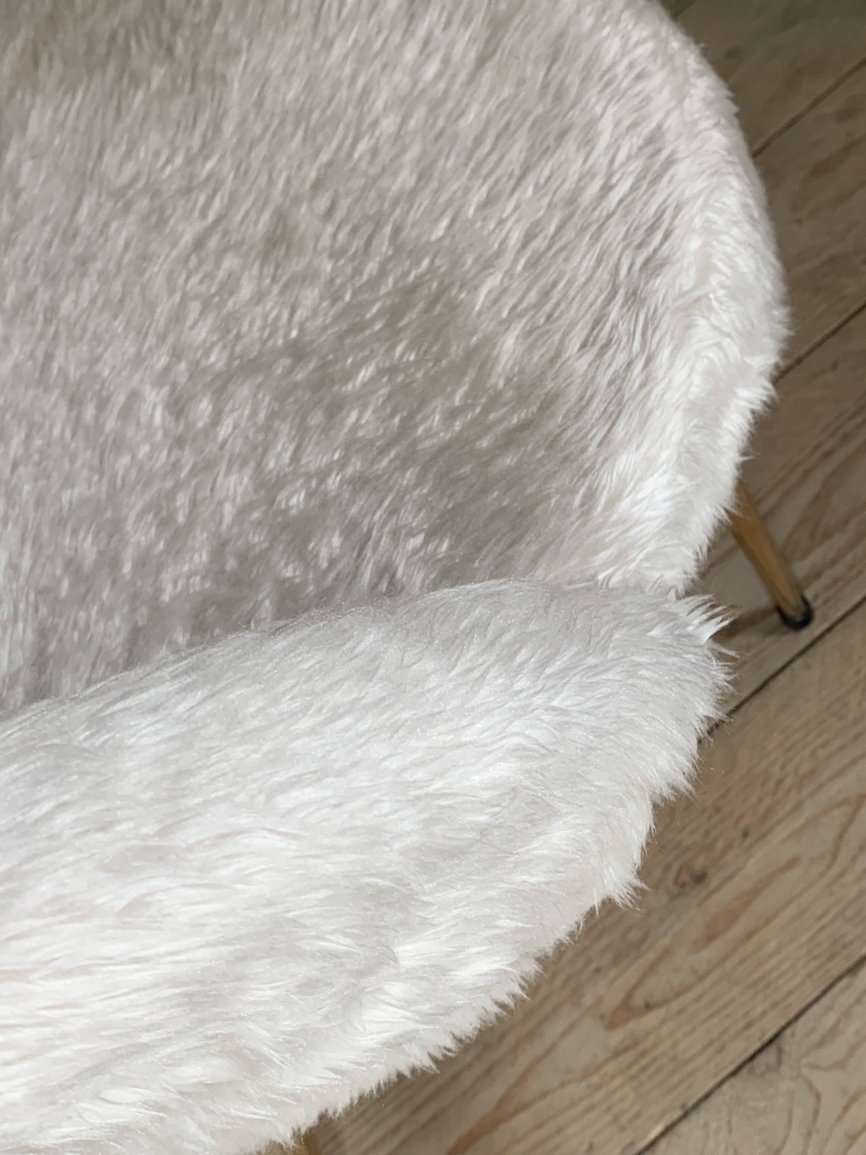 Chaise cocktail vintage moumoute blanche