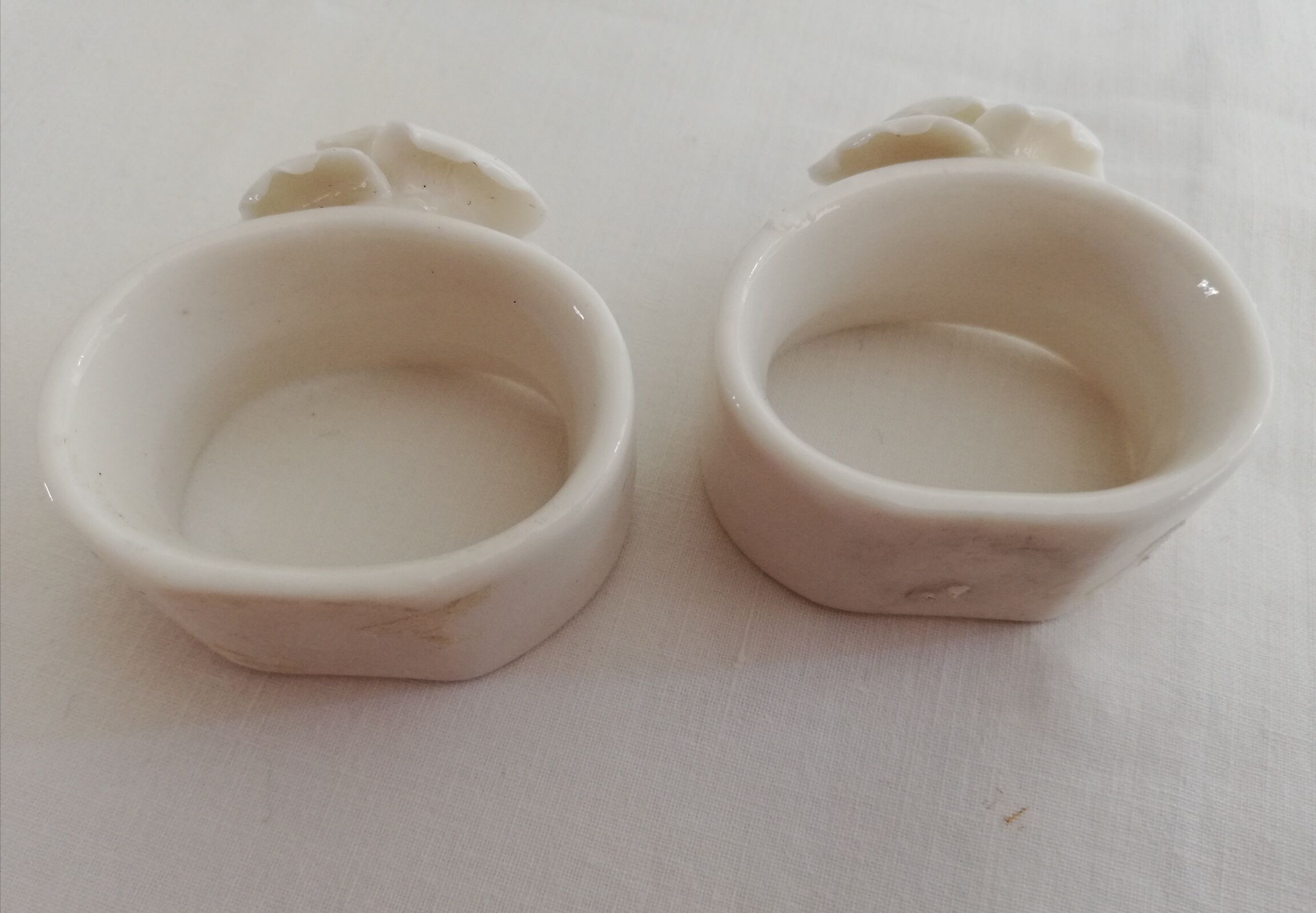 2 ronds de serviette en porcelaine