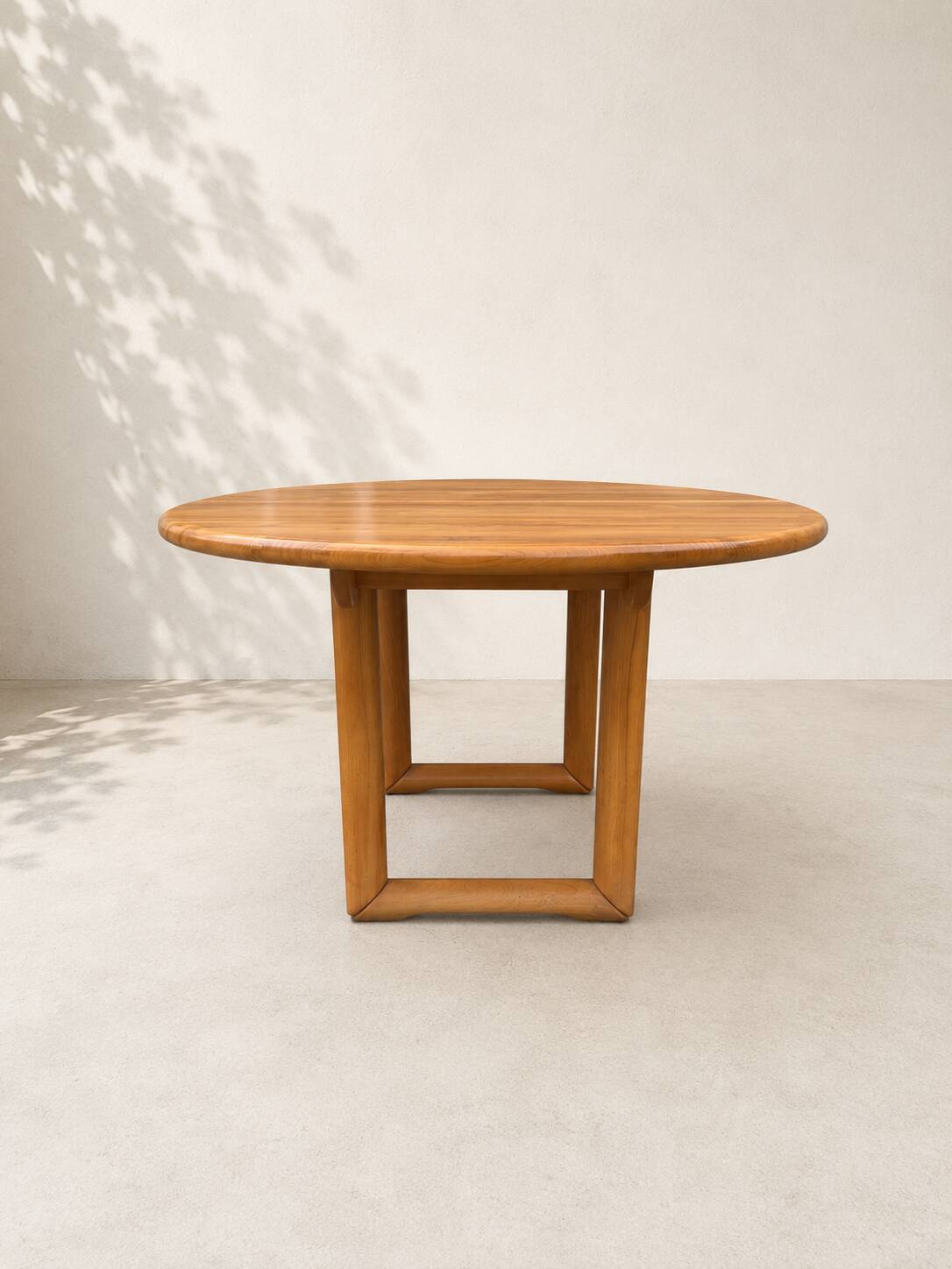 Grande table ovale extensible en orme massif – Travail français, années 197