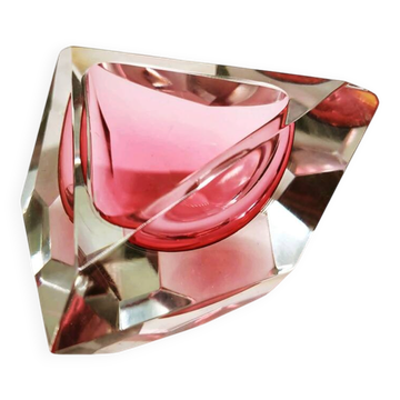 Cendrier ou vide-poches triangulaire multifacette rose des années 1960 en verre de Murano