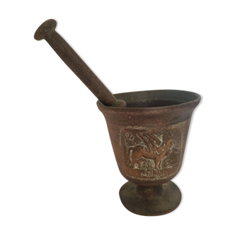 Antique mortar and pestle in bronze and vintage copper