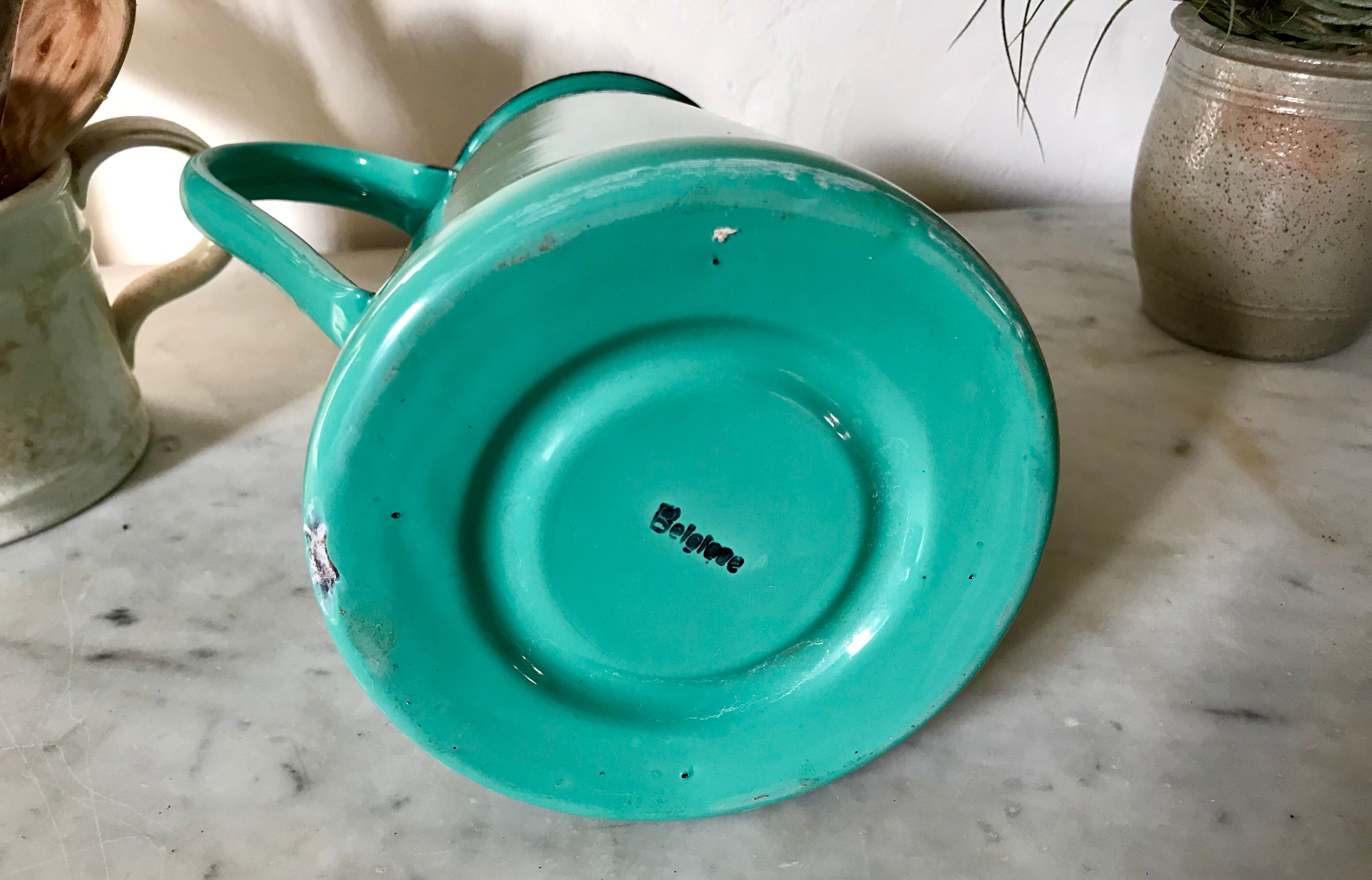 Vintage coffee maker in enamelled sheet metal