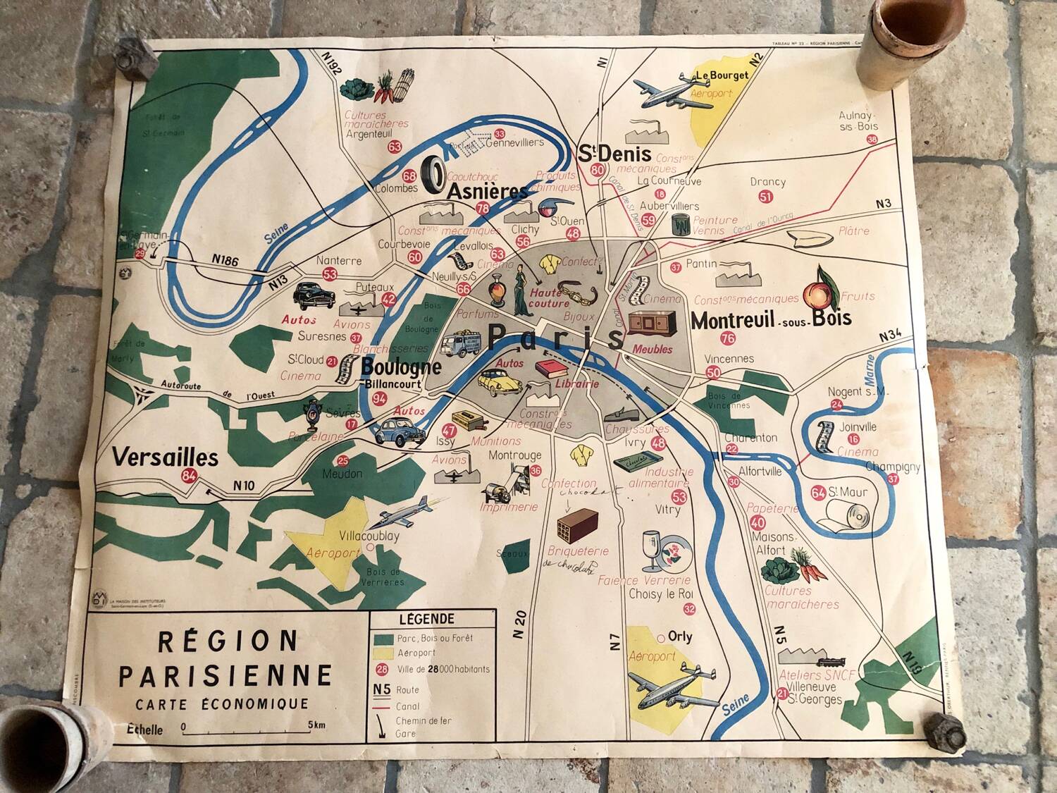 Old school map of Paris