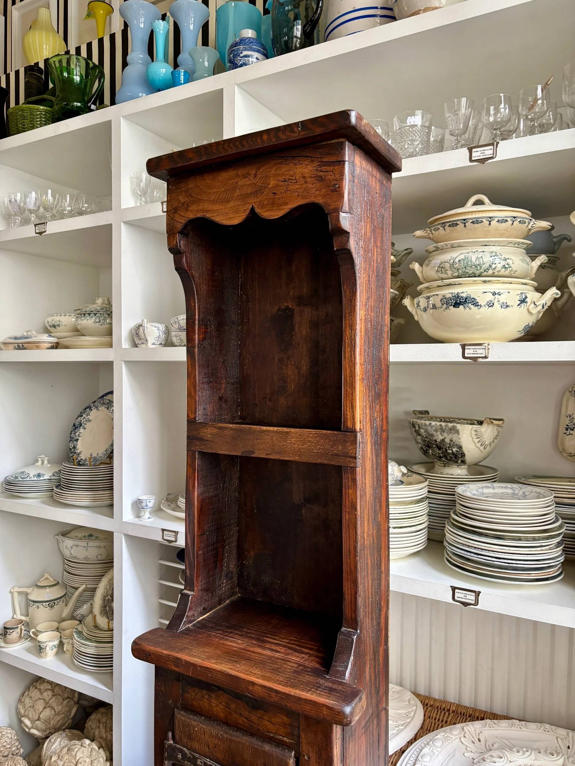 Meuble de rangement en bois foncé - XVIIIème