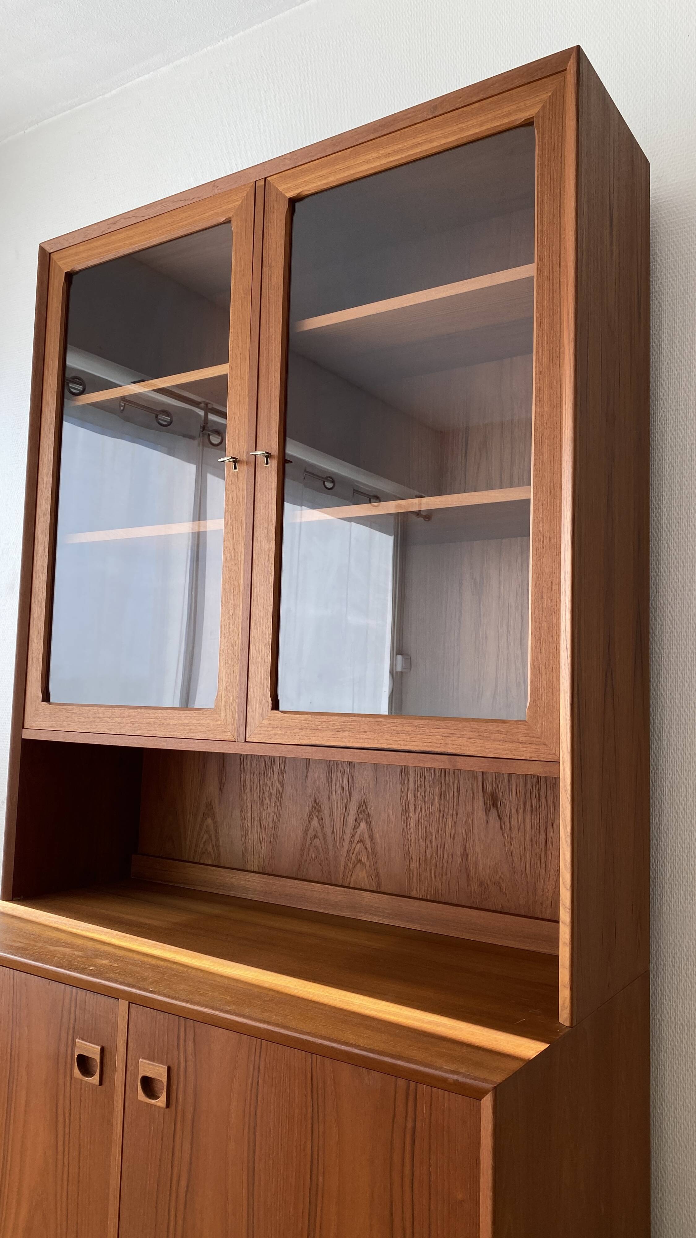 Meuble vitrine scandinave années 60 en teck par Erik Brouer