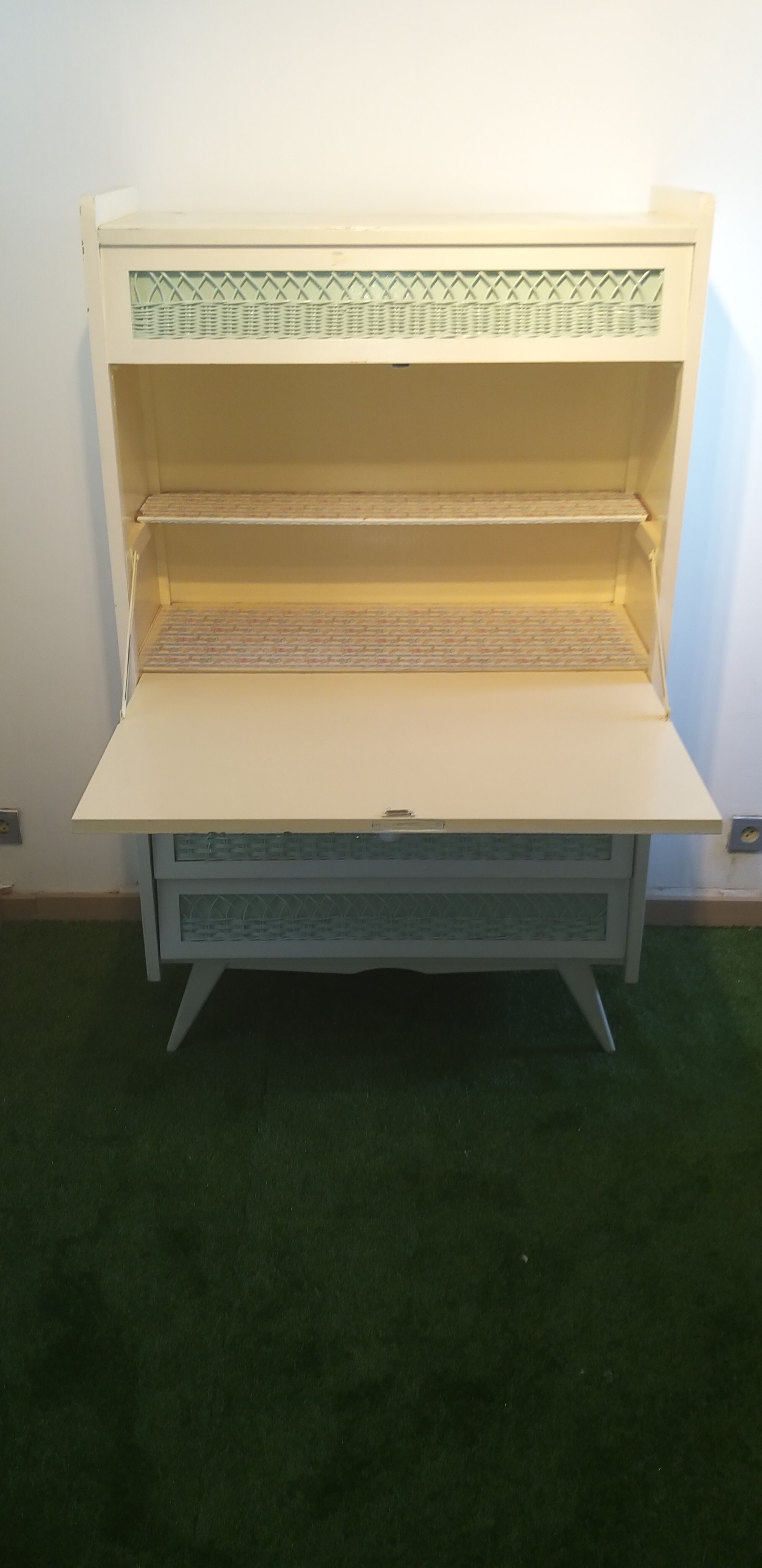 Commode secretaire en bois et rotin