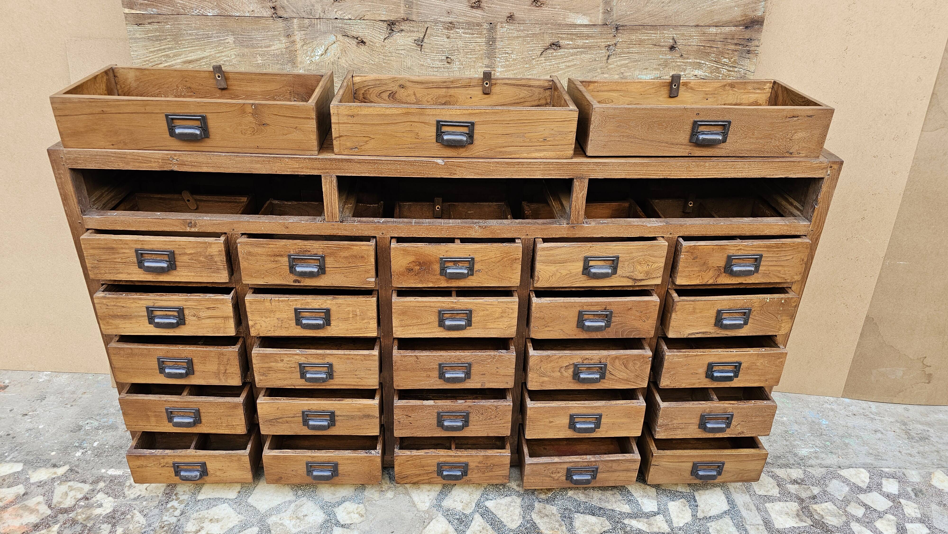 Ancien meuble d'apothicaire 28 tiroirs en teck birman
