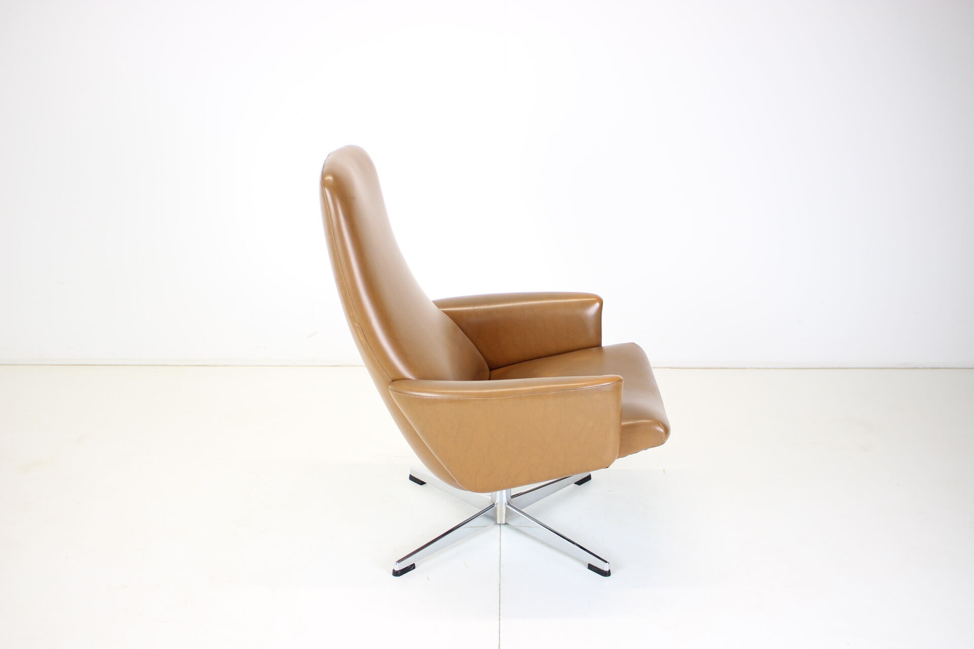 Midcentury Scandinavian Swivel Armchair, 1960s