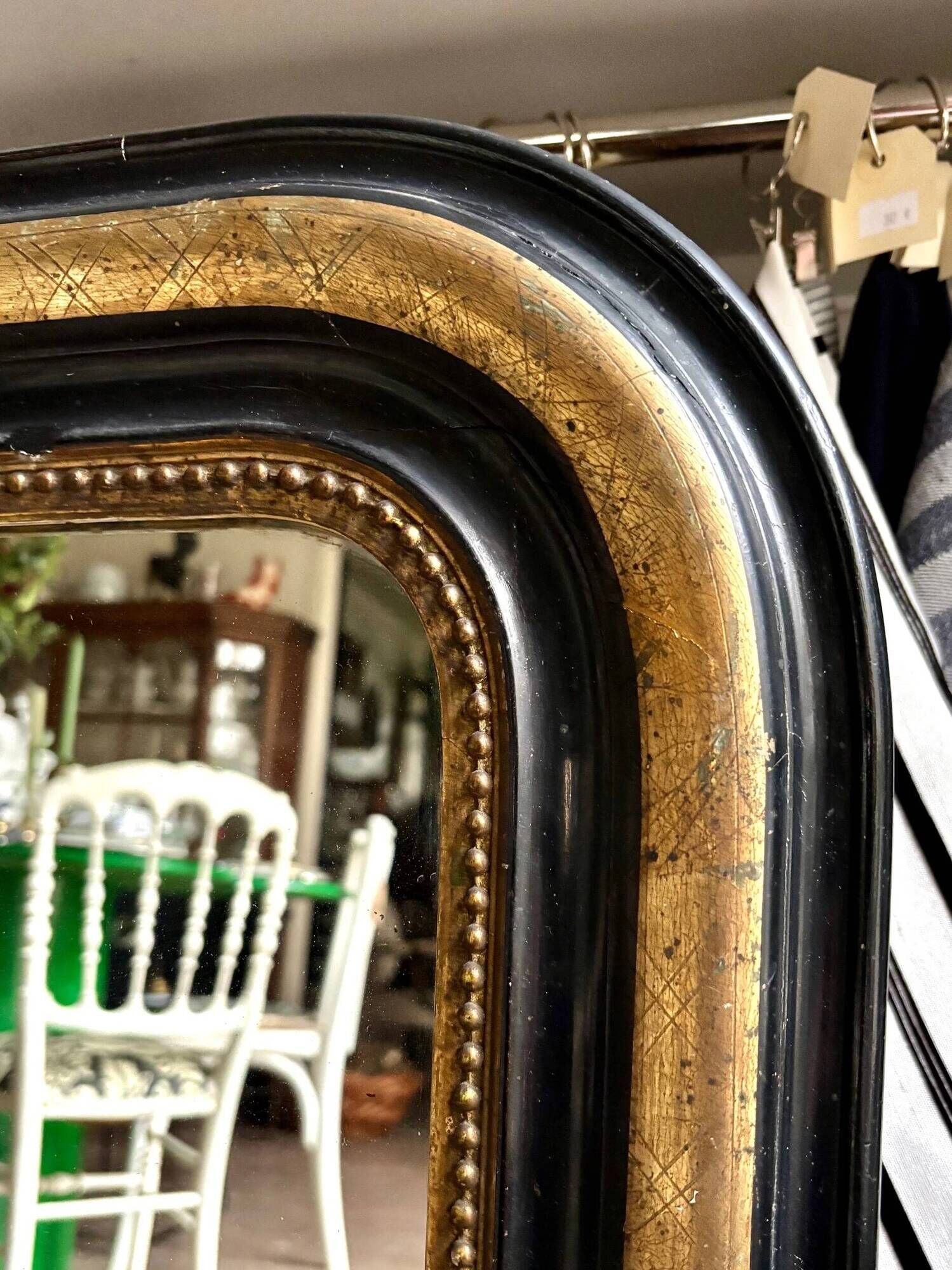 Miroir classique en bois et stuc noir et doré 85 x 63 cm