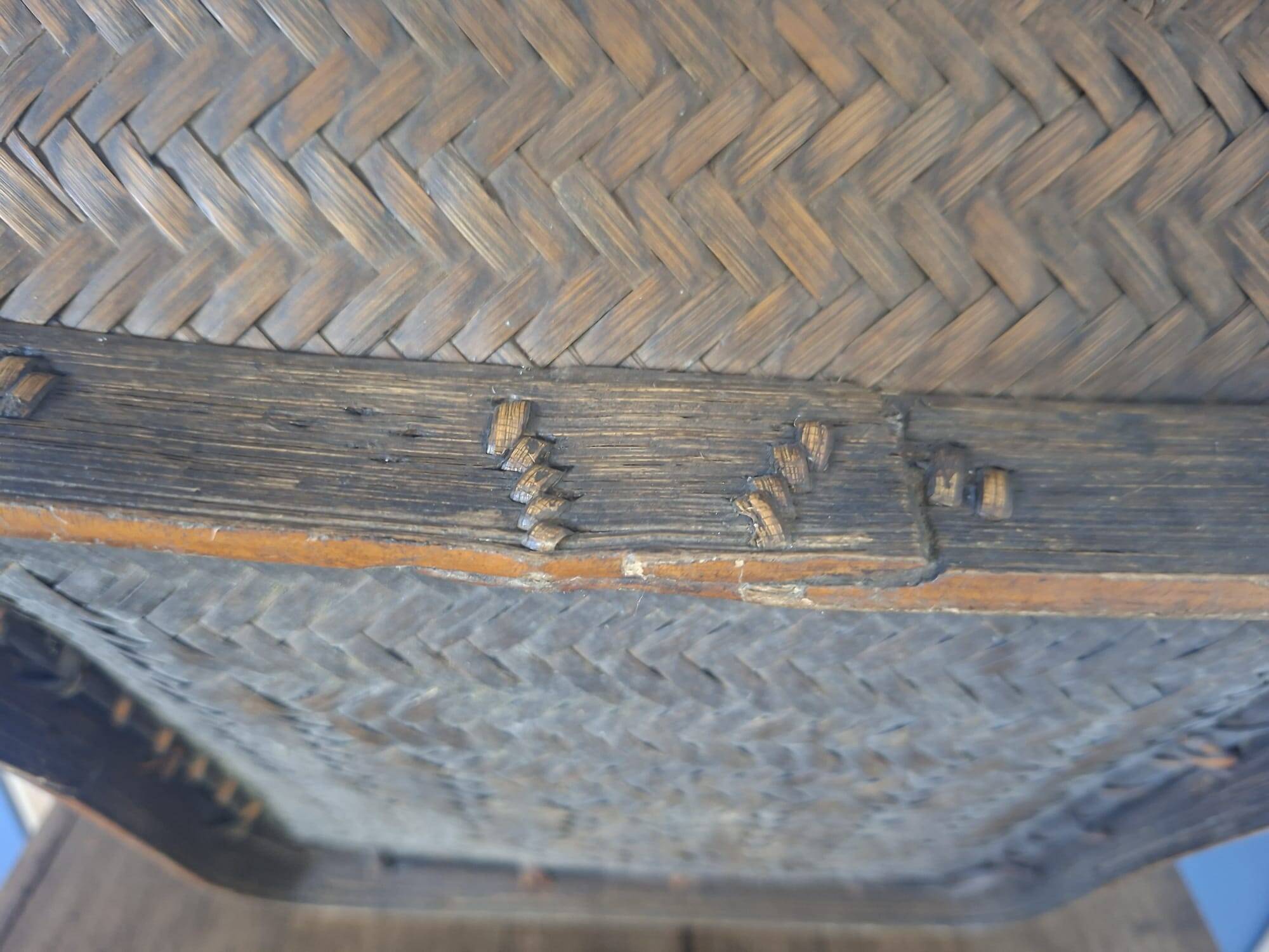 Antique Chinese woven bamboo basket with lid — 19th/20th century