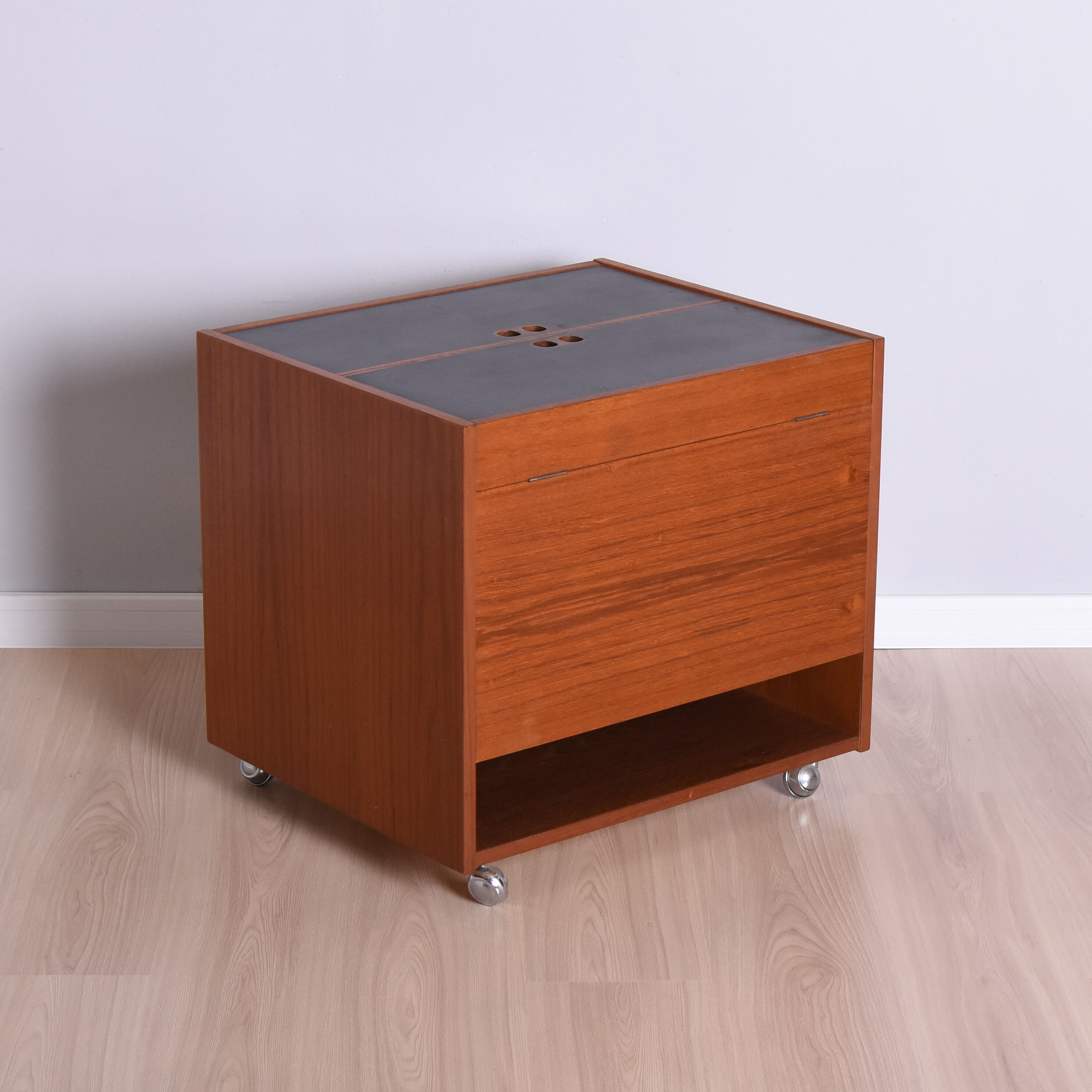 Modern teak bar cabinet from Randers Møbelfabrik, 1960s