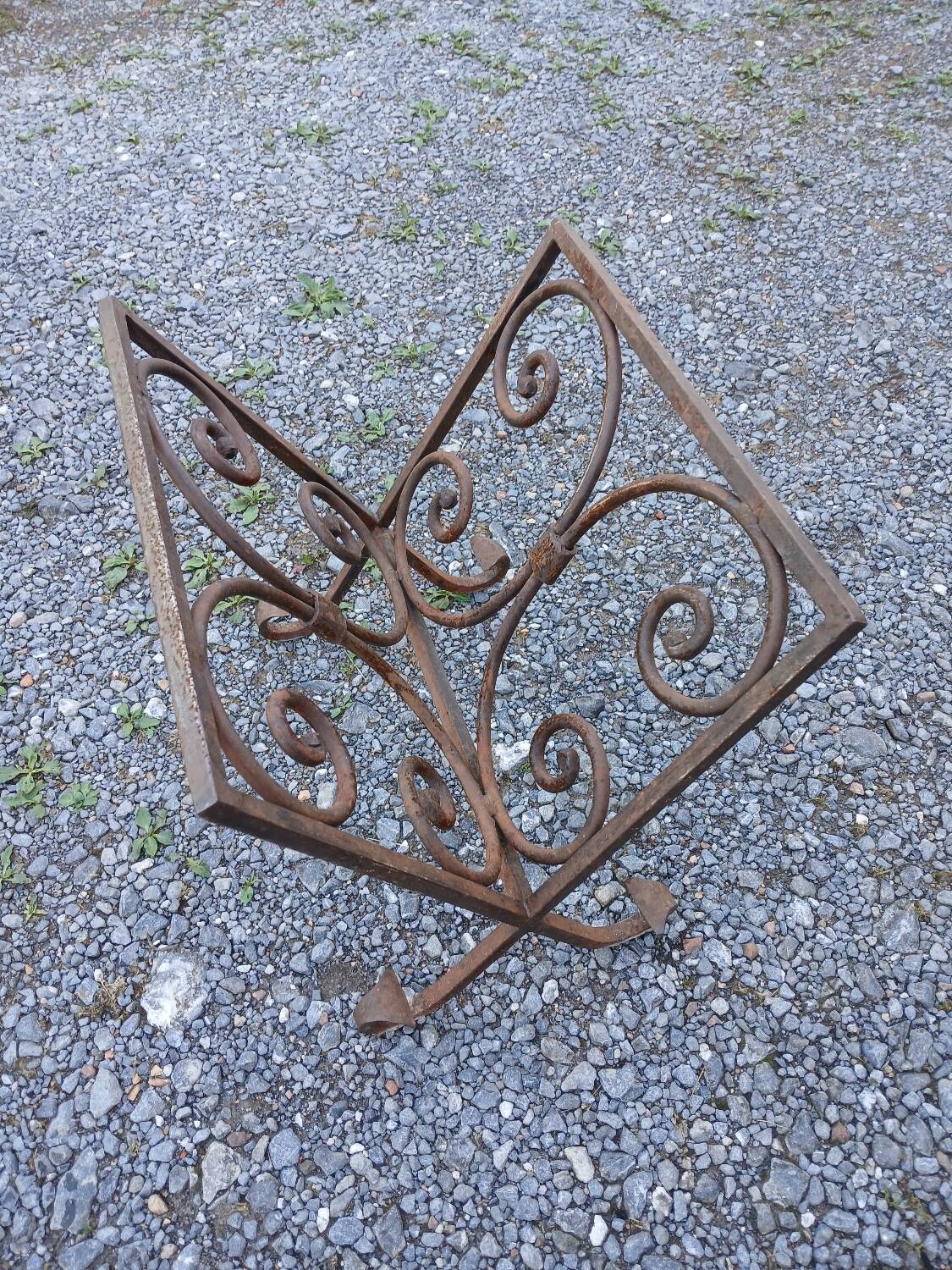 Porte-bûches ancien en fonte