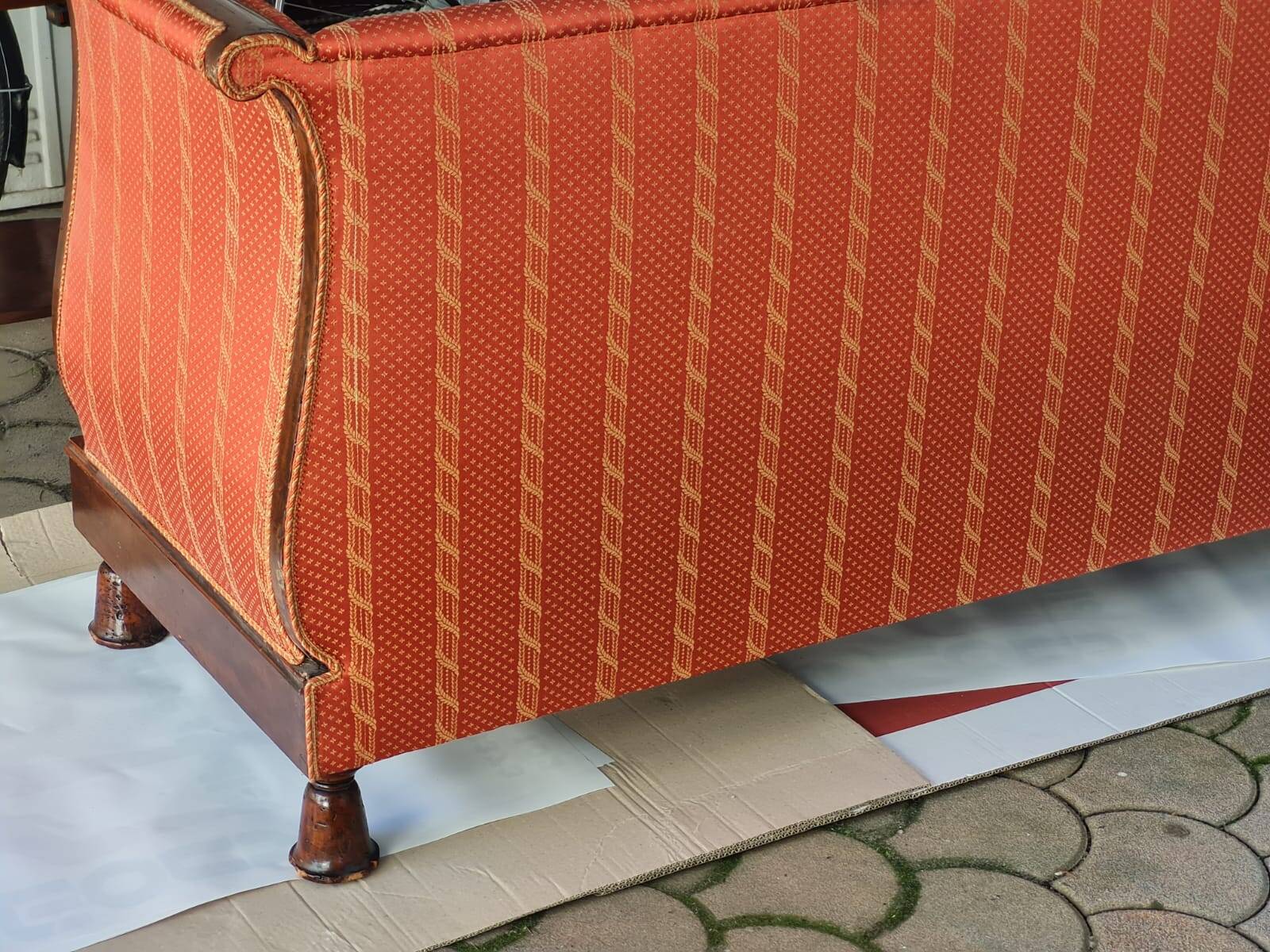 Boat-shaped sofa in 19th-century style