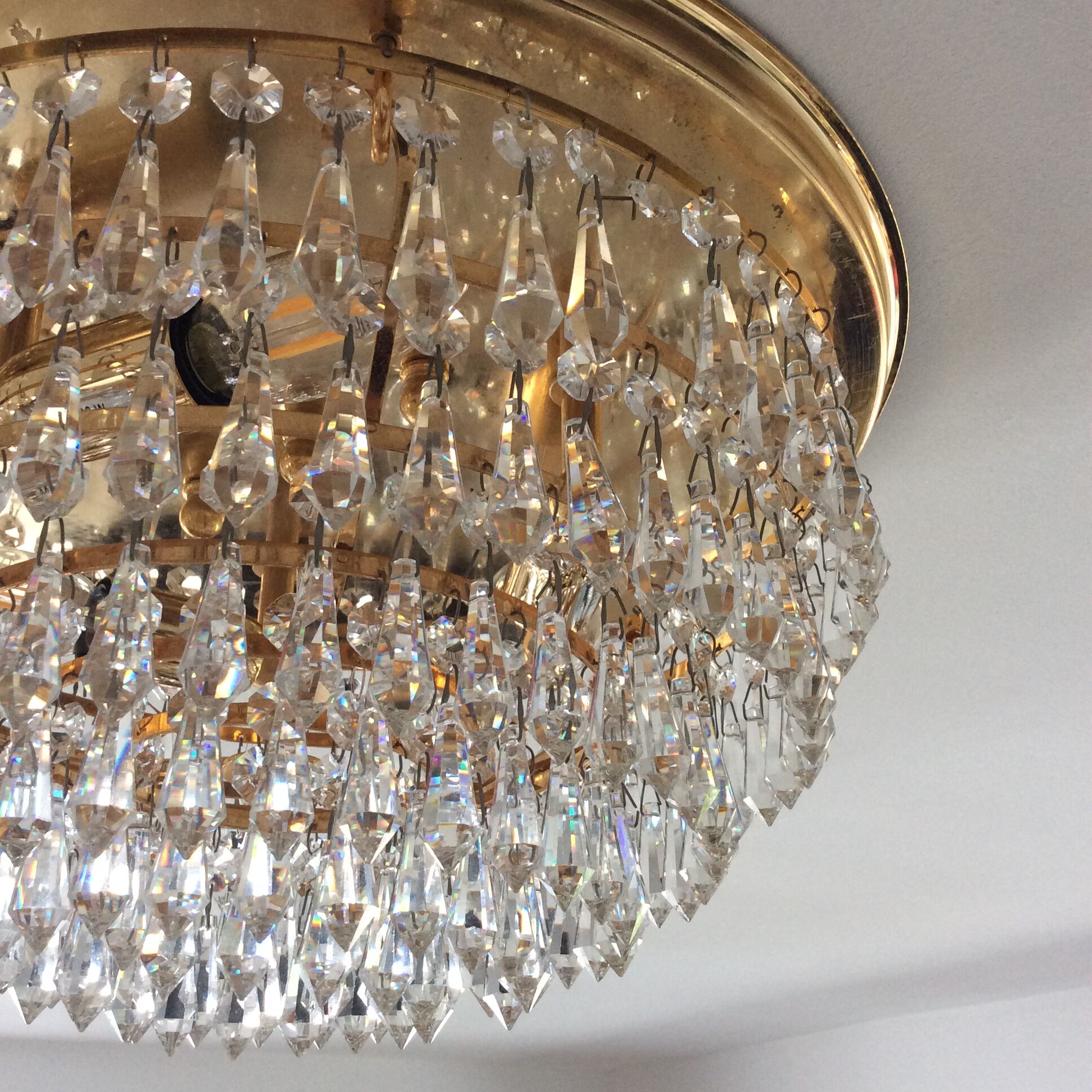 Vintage crystal stamp cascade