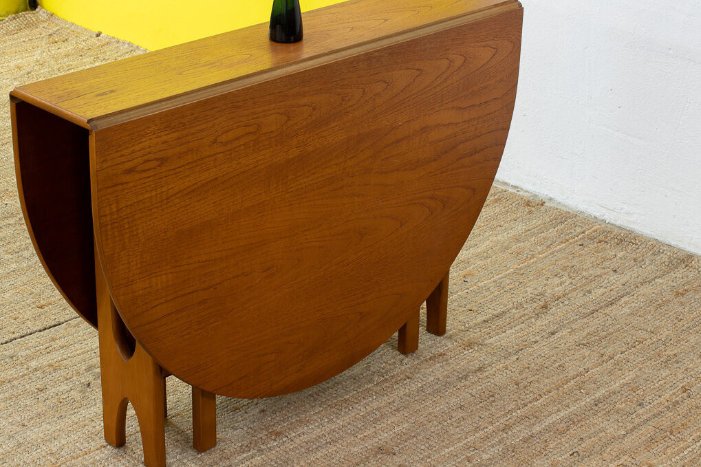 Scandinavian table – 154 cm