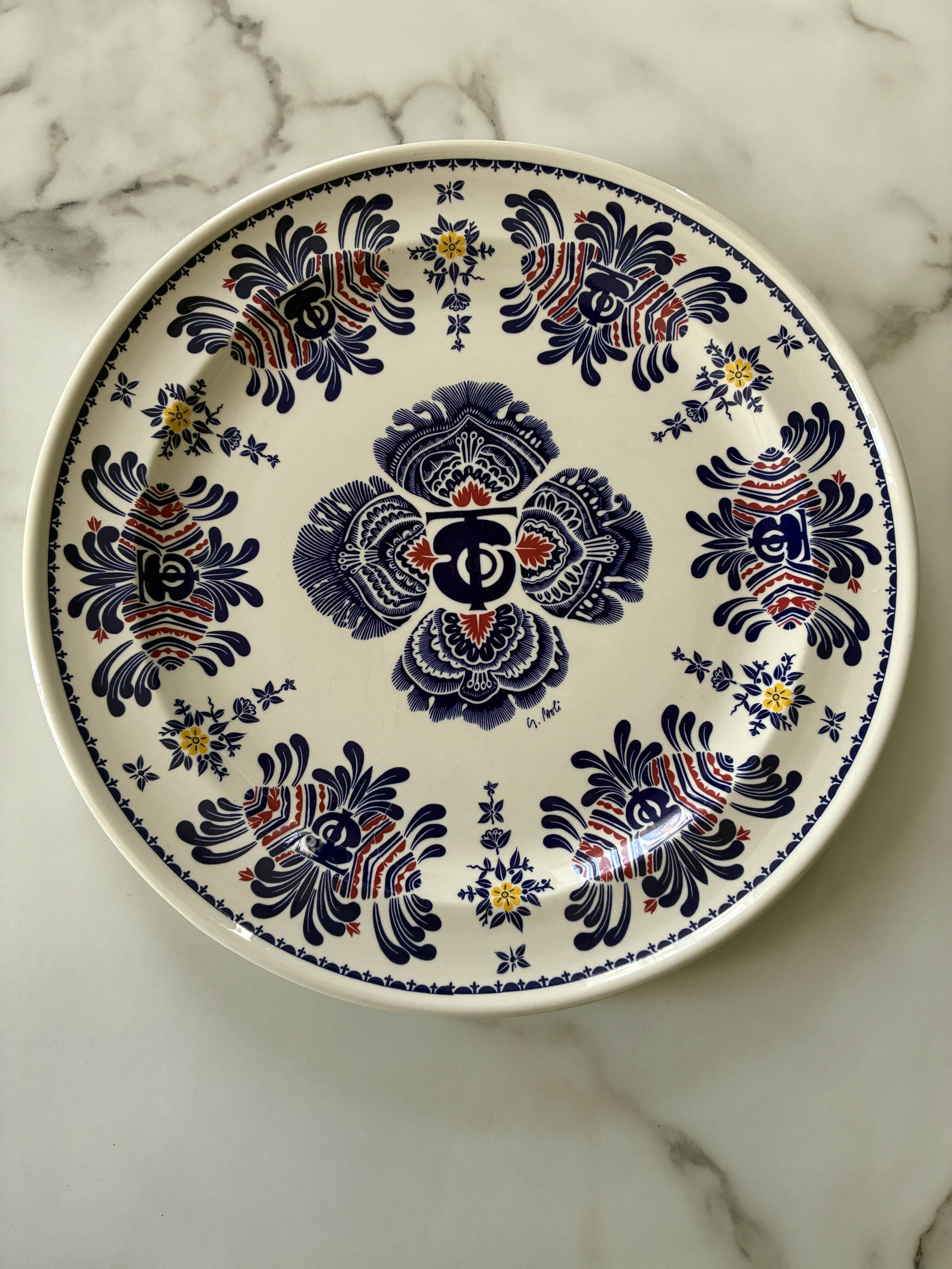 Round plate Les Frères Trois Gros Sarreguemines