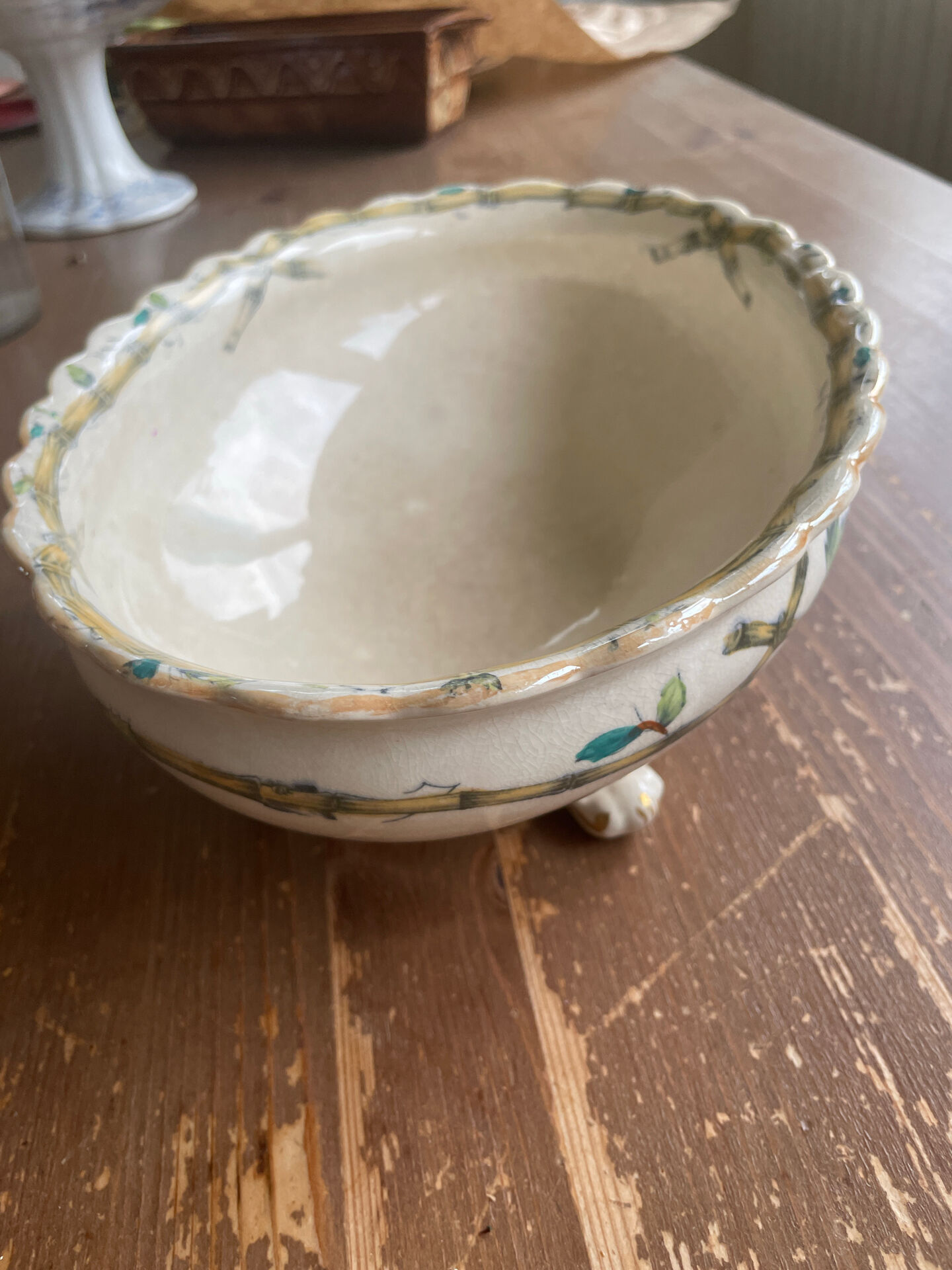 Oval jardinière in earthenware on legs with Japonese motif, birds, leaves.