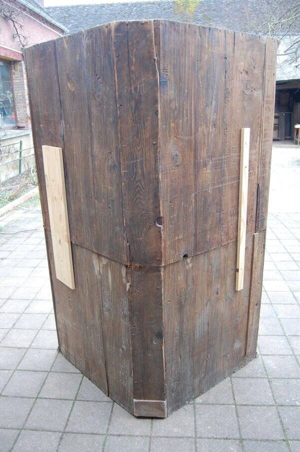 Louis XVI period corner cabinet in walnut from the 18th century