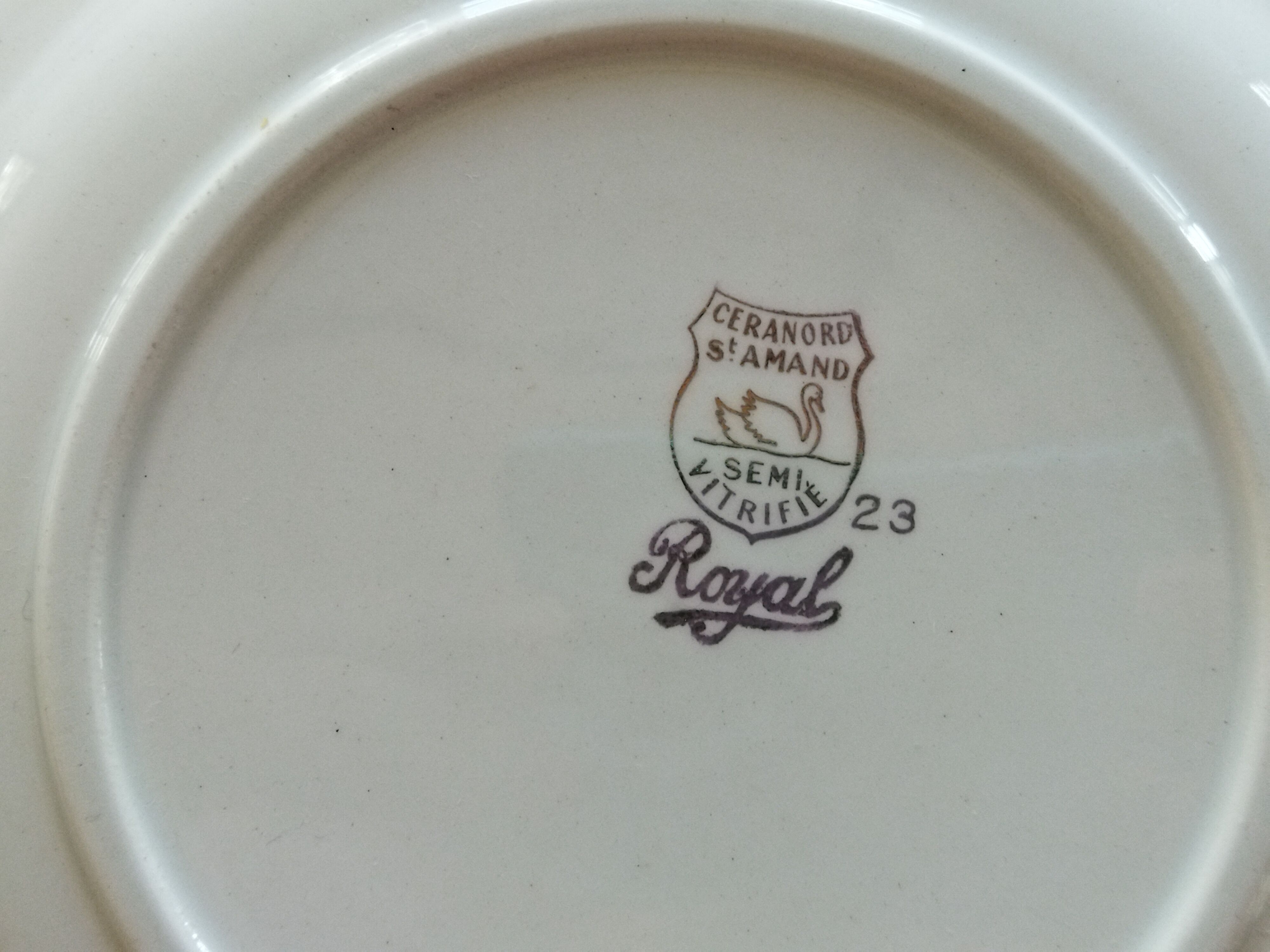 Six assiettes plates Céranord St Amand "Royal"