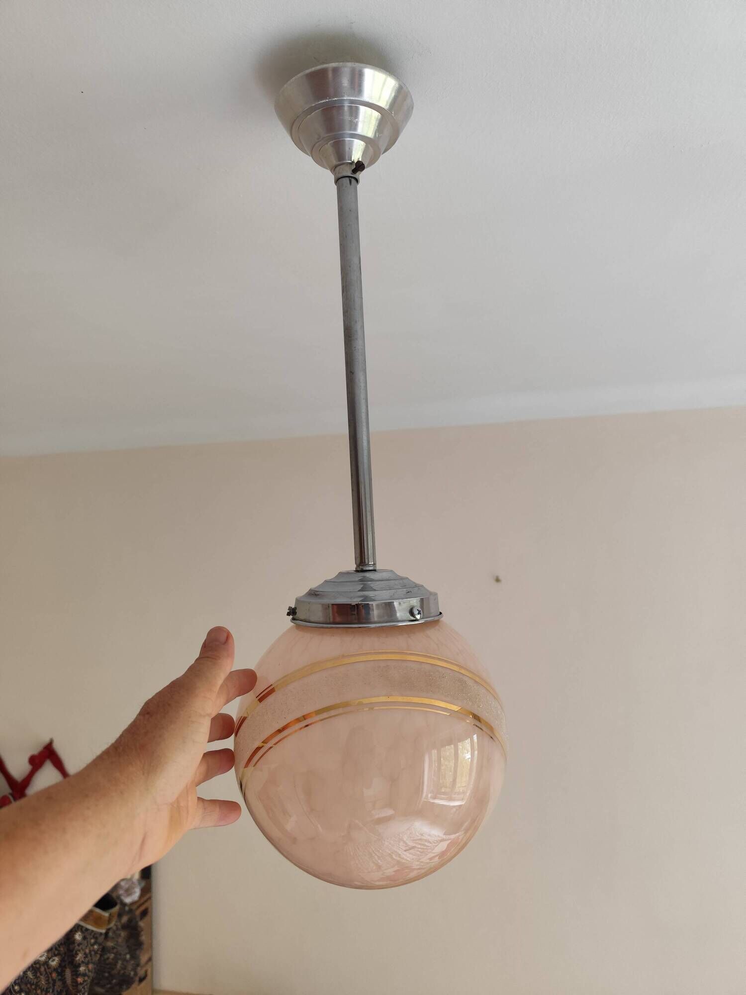suspension glass globe pink and gold on a metal aluminium stem and structure