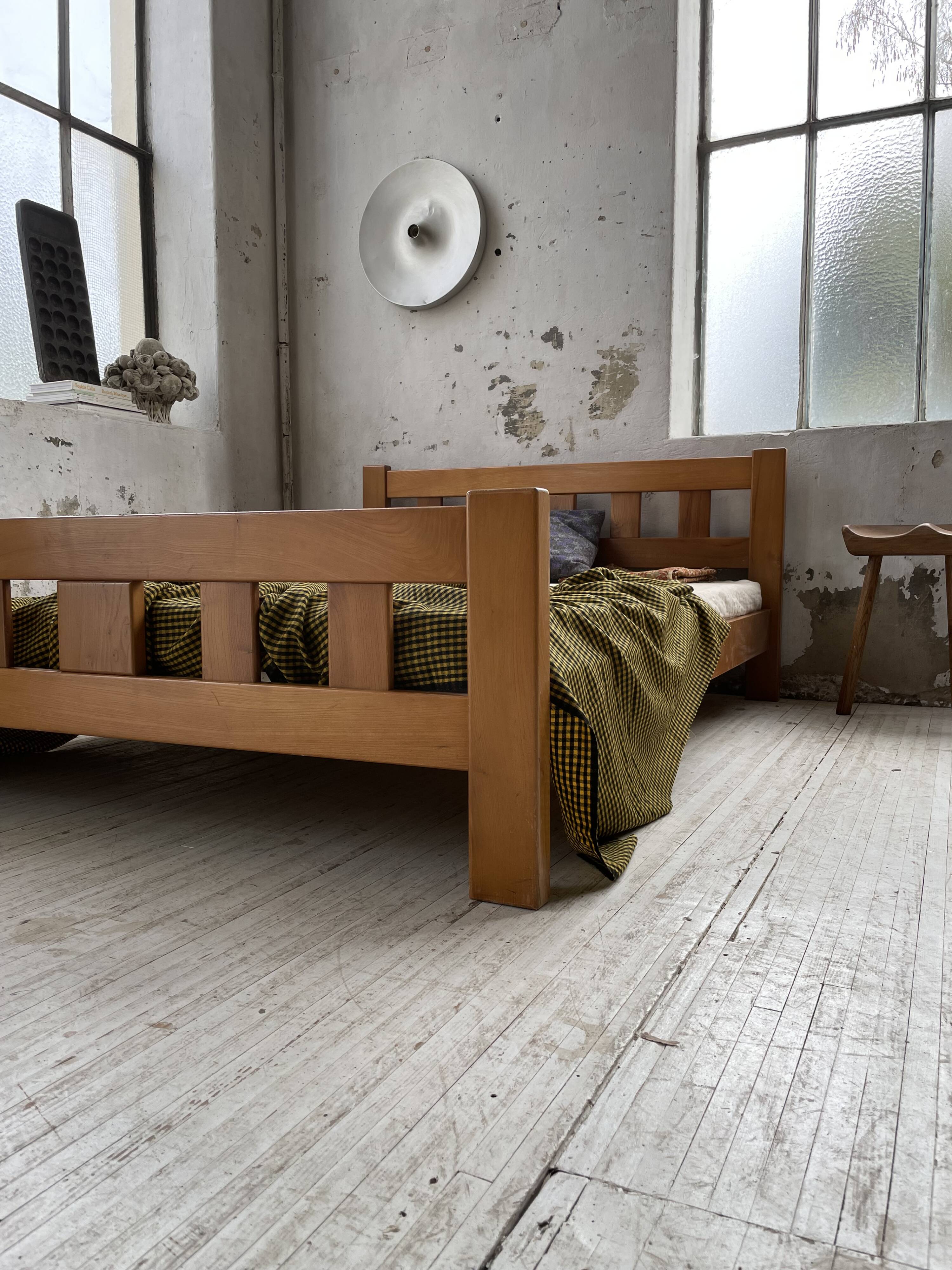 Maison Regain solid double bed 140 cm