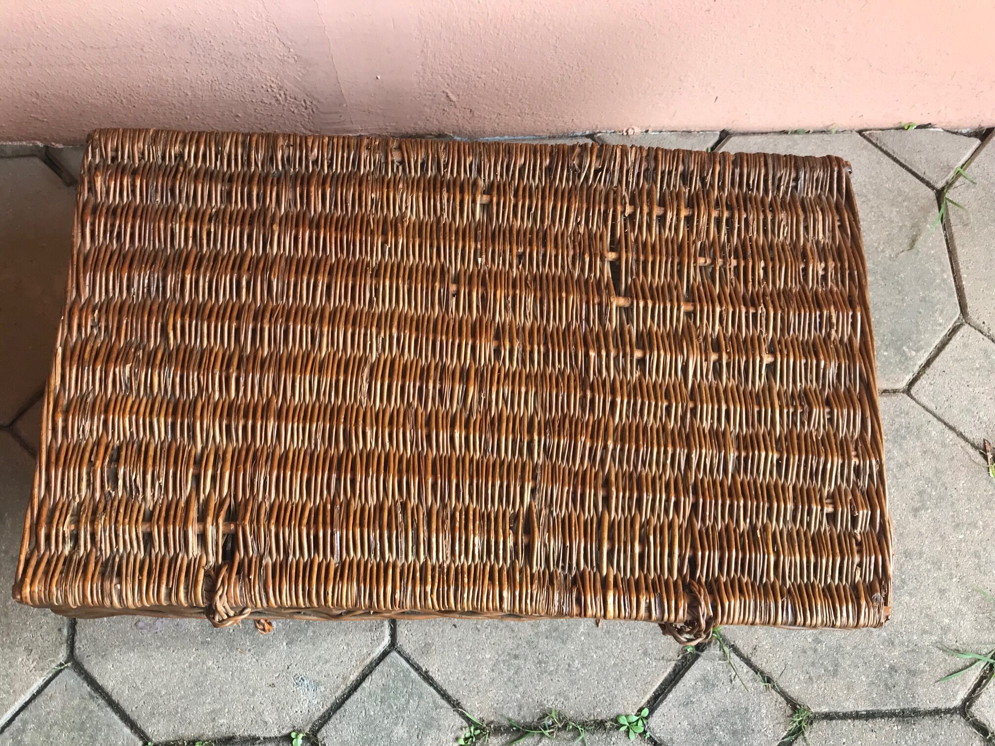 Old trunk in woven wicker rectangular shape - Bicycle model suitcase