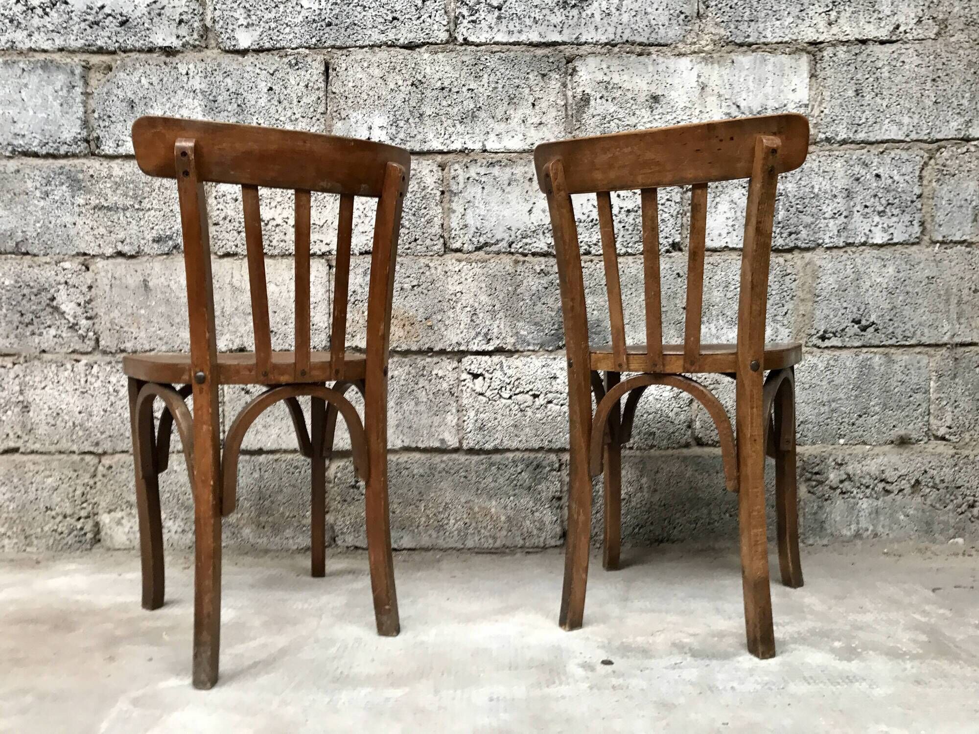 Pair of bistro chairs troquet Parisien in curved wood 1950