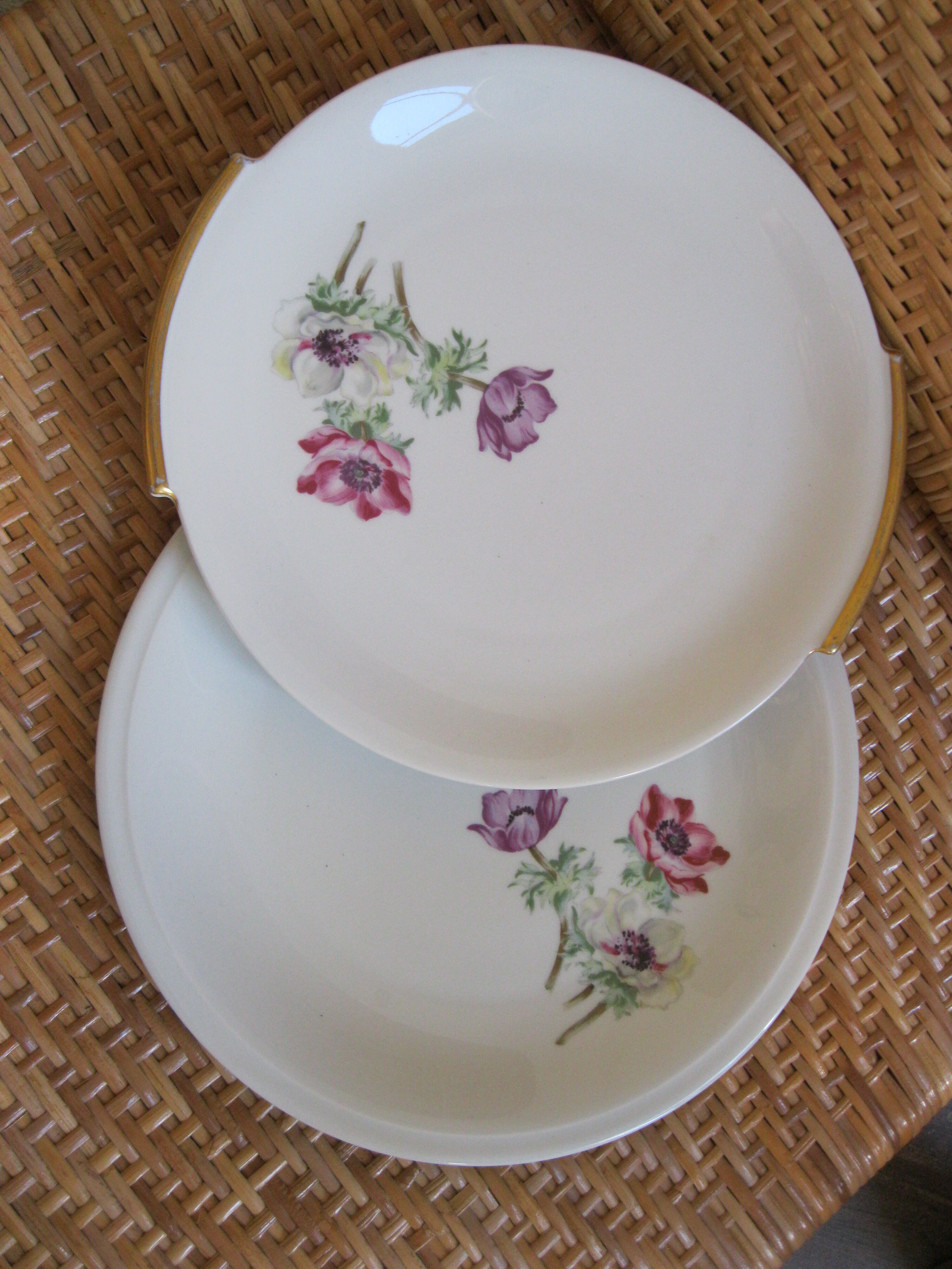 Duo de plats anémone en porcelaine