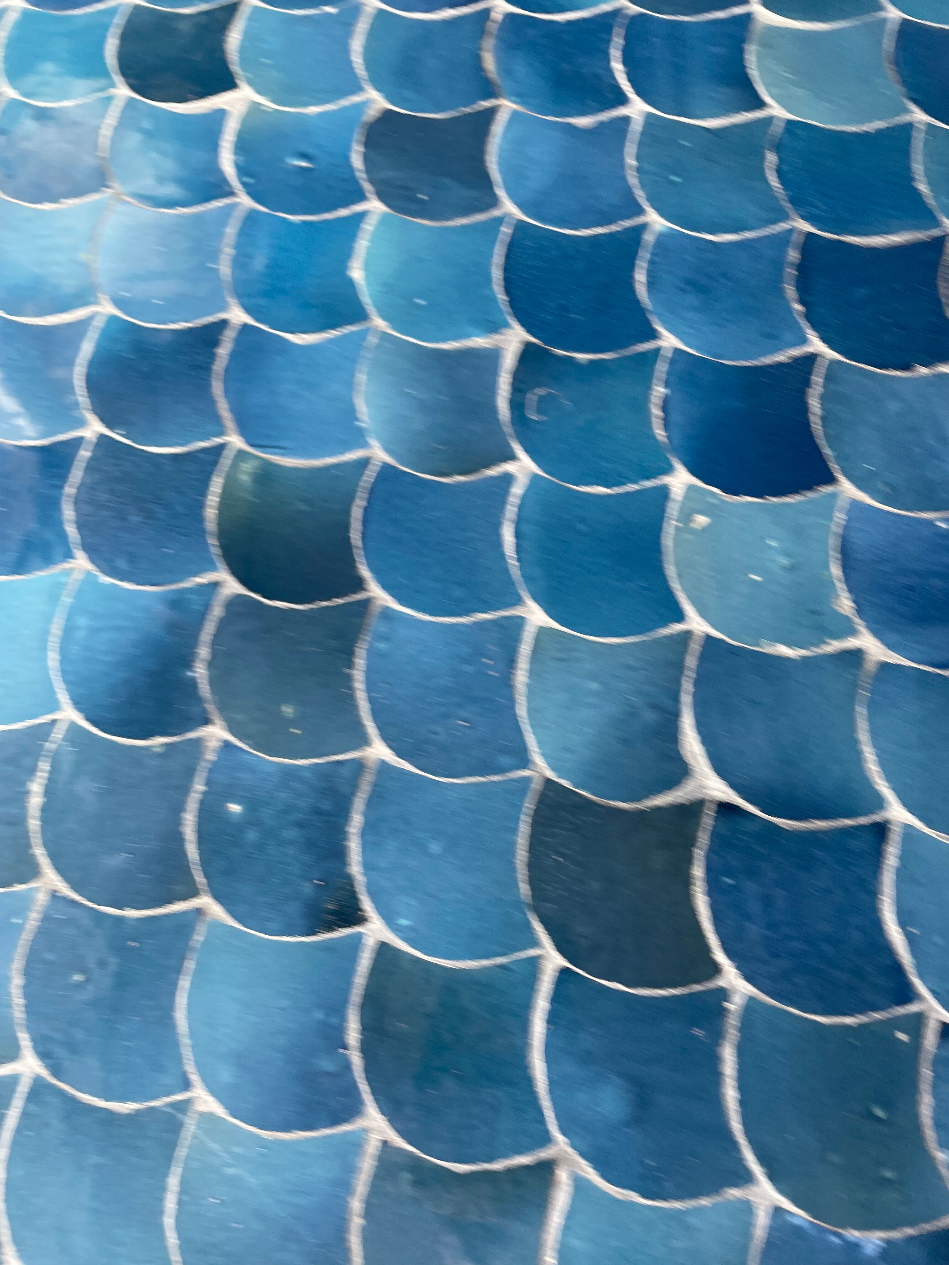 Round table zelliges handmade fish scales 12 people