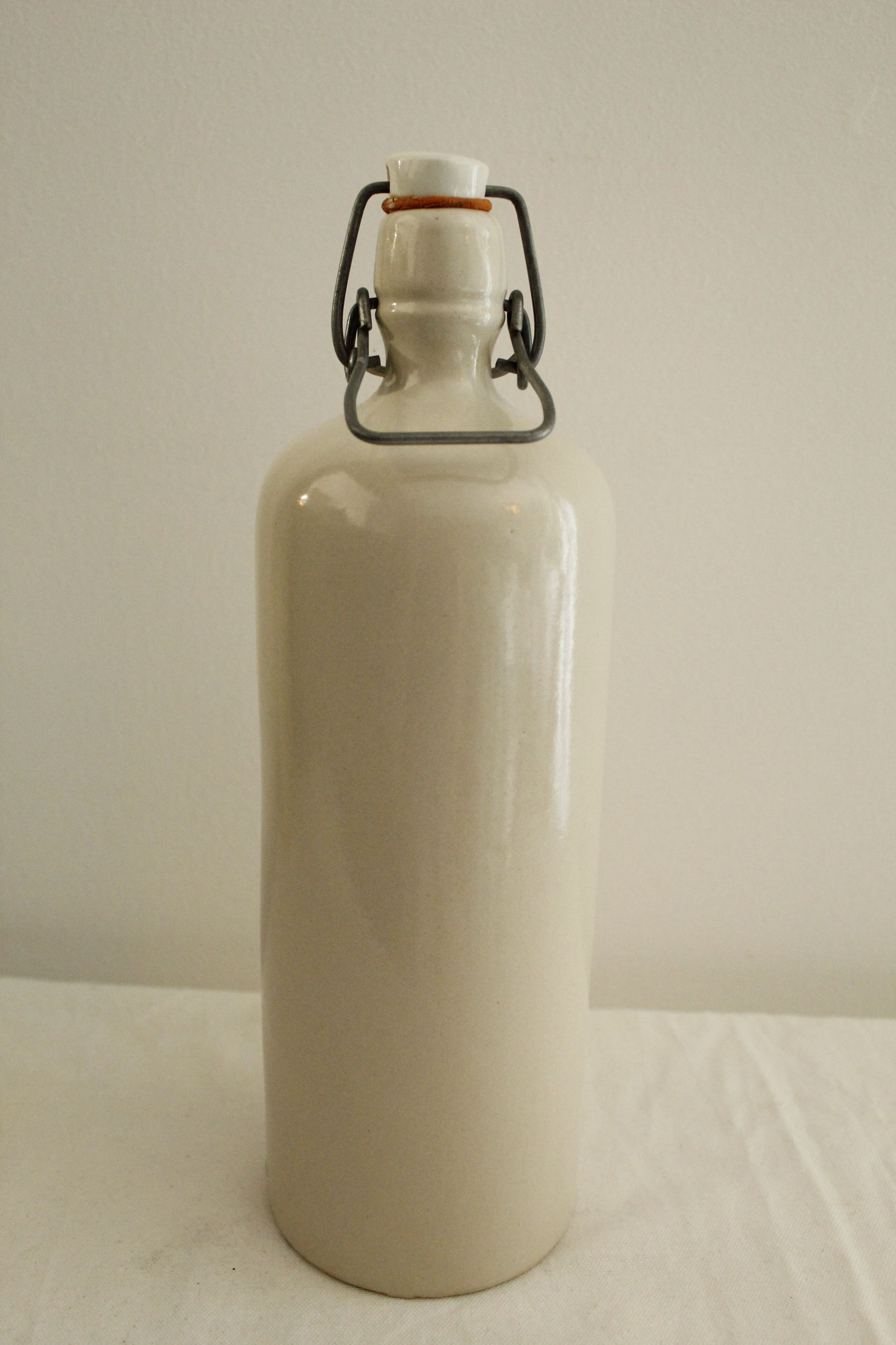 Glazed stoneware bottle - beige/cream