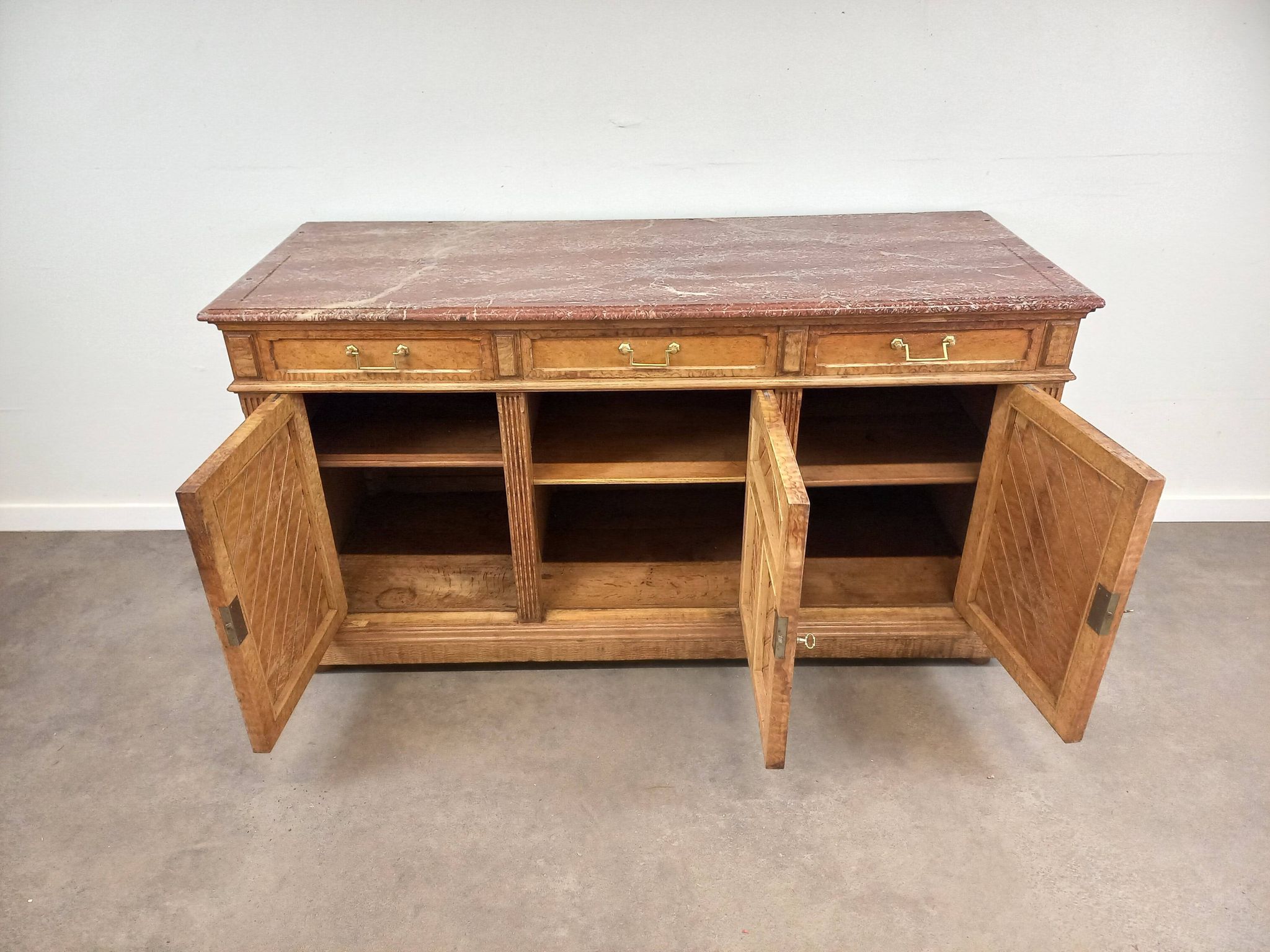 Marble top store bank