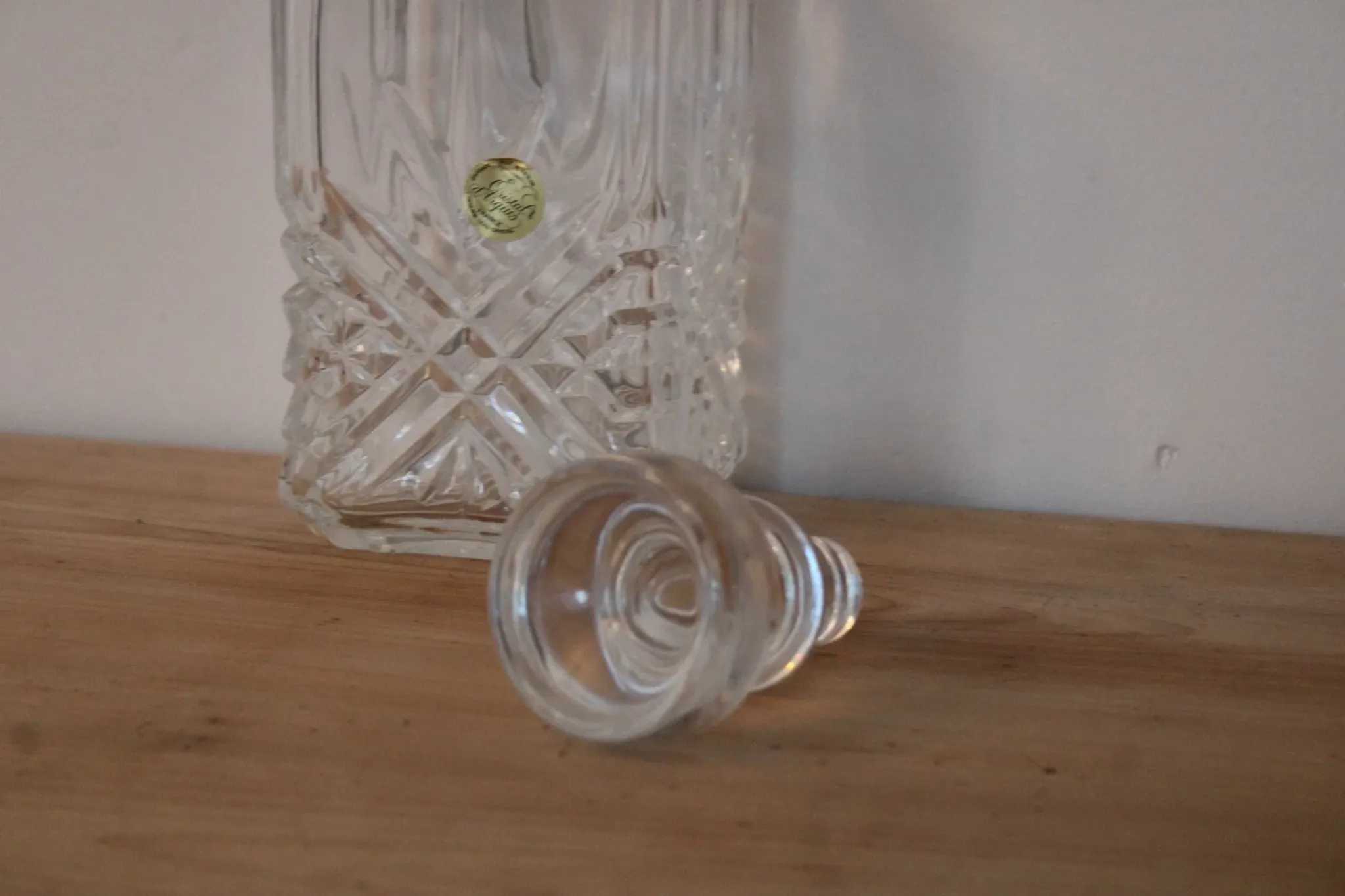 Vintage whisky carafe by Cristal d’Arques with geometric design and stopper – H 26 cm