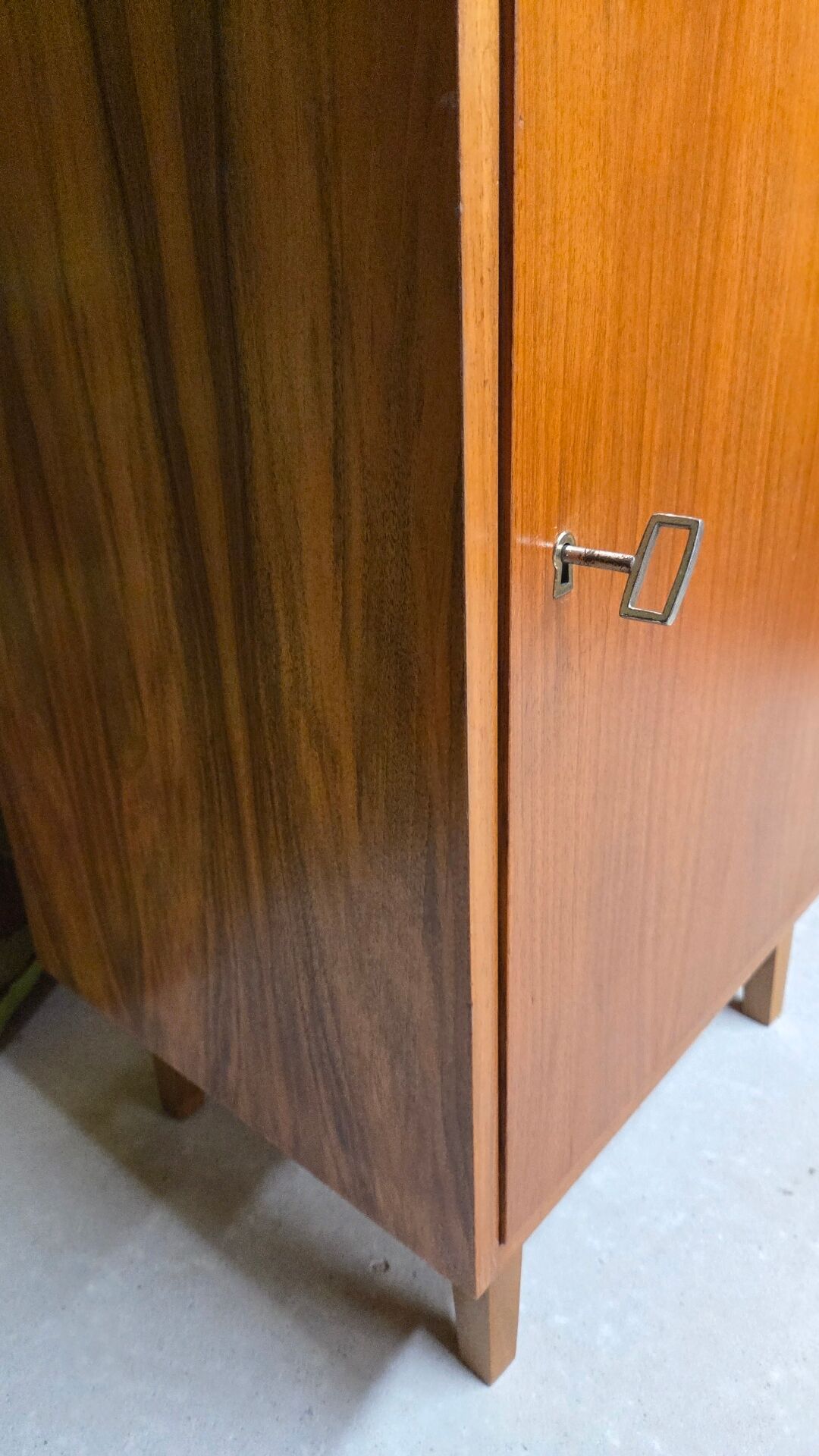 Petit meuble vintage 1970 Med-Century