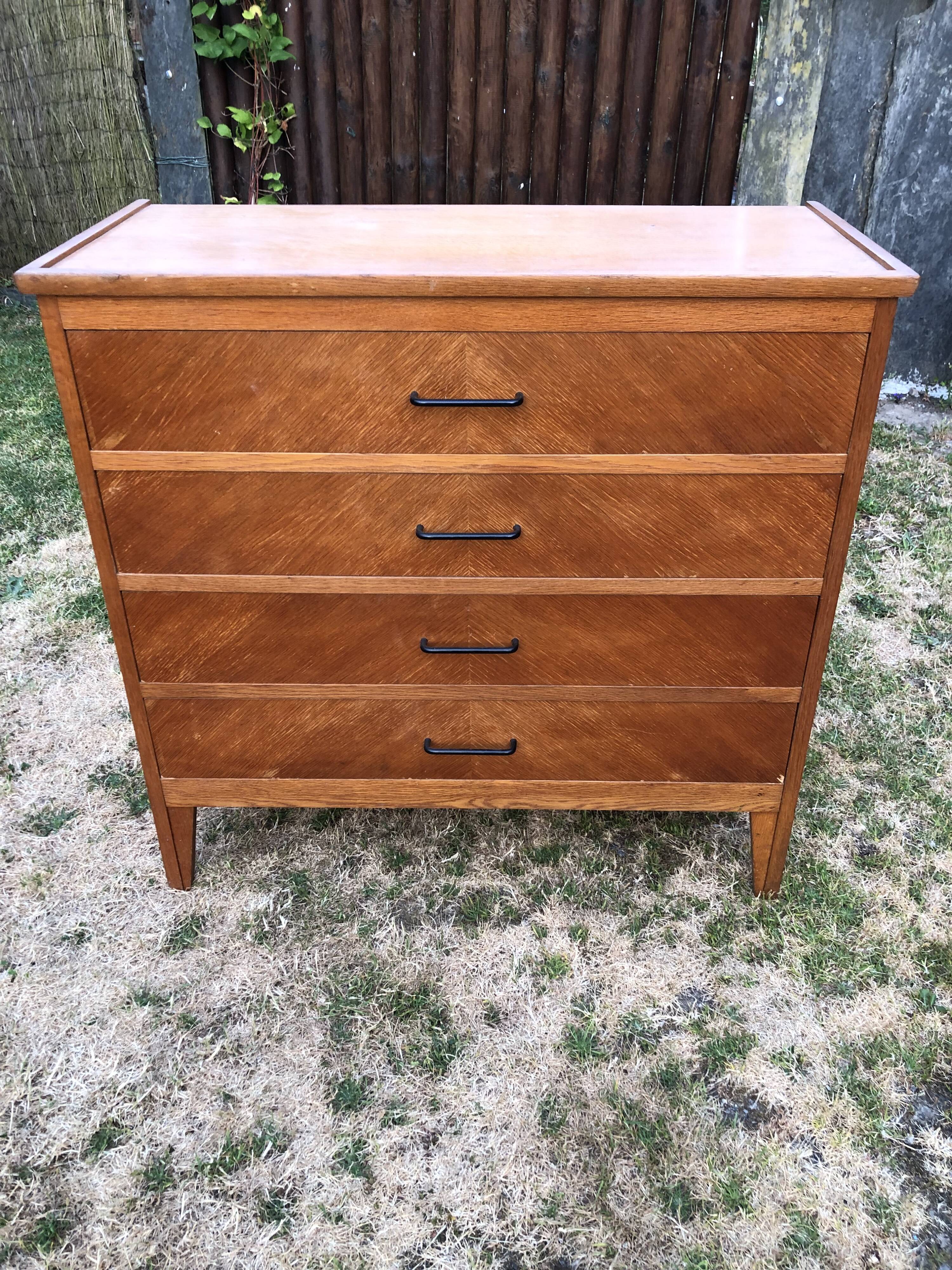 Vintage chest of drawers with 4 oak drawers