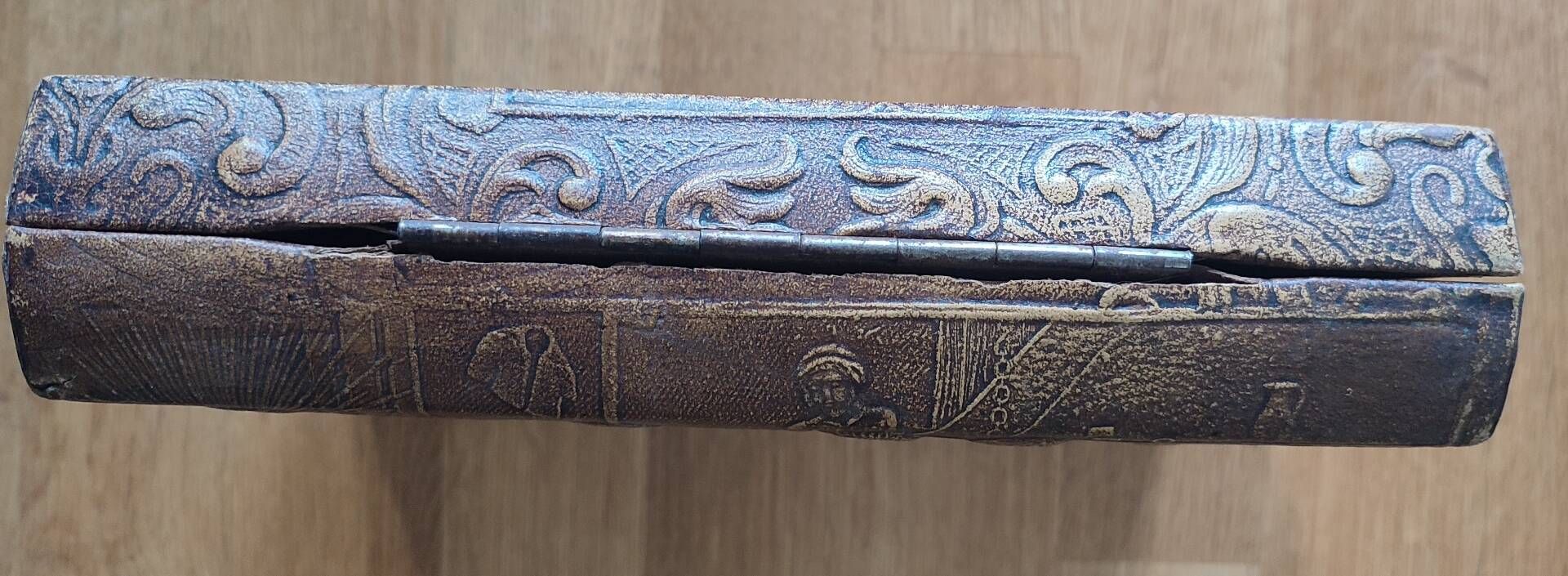 Vintage leather embossed cigar and cigarette box – Mythology theme