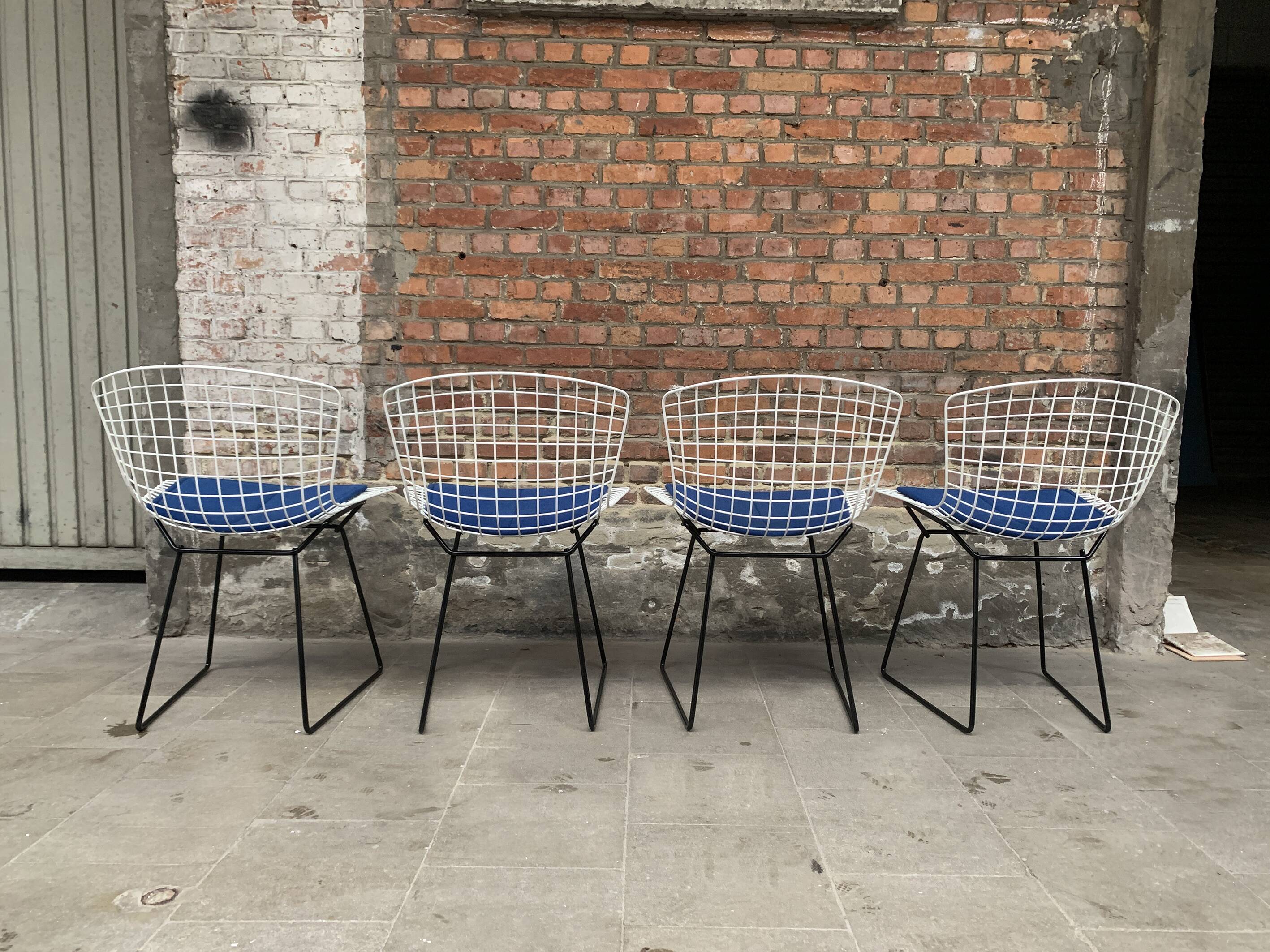4 chaises 420 par Harry Bertoia pour Knoll International, 1960