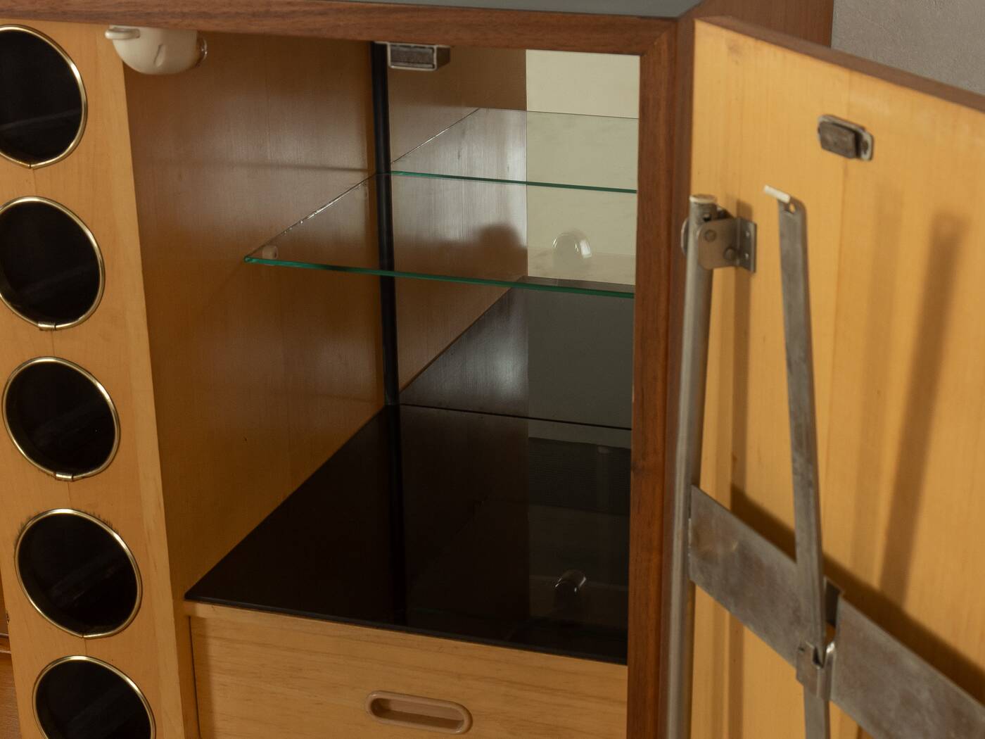Extendable bar cabinet for the home, 1950s