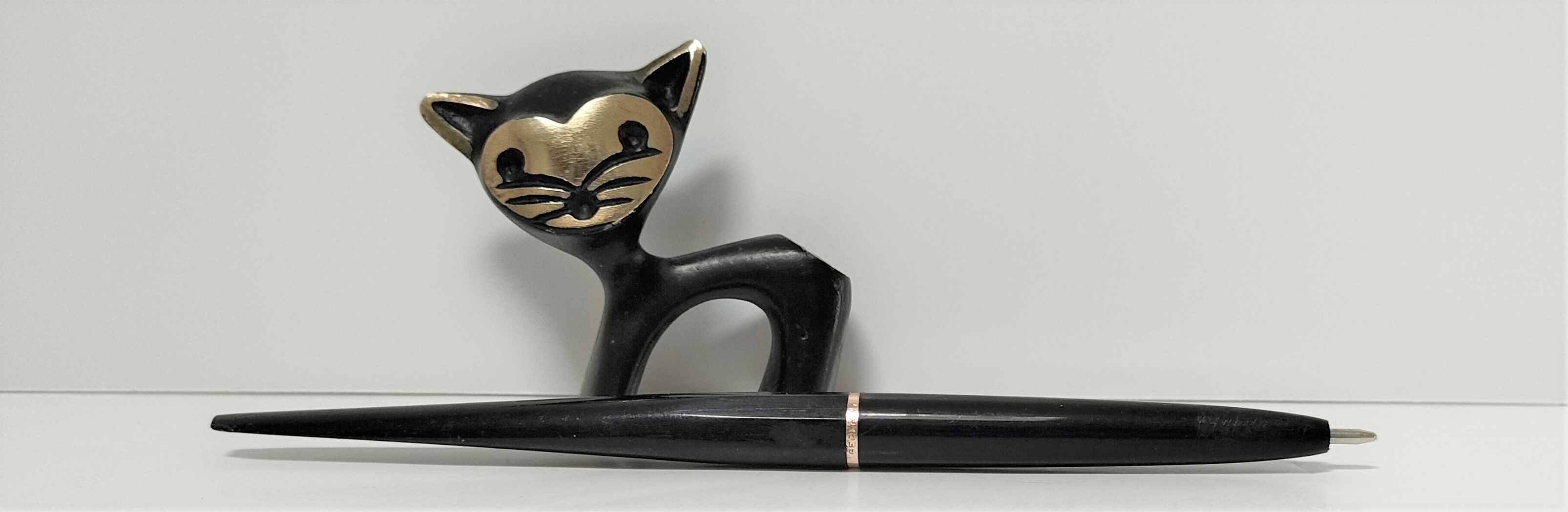 Porte stylo zoomorphe chat bronze patine noir design vintage