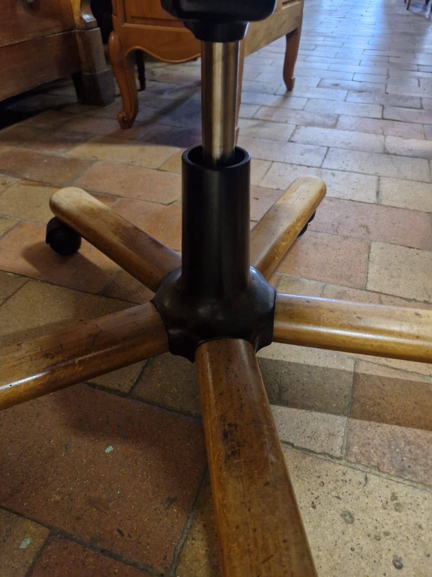 Swivel chair