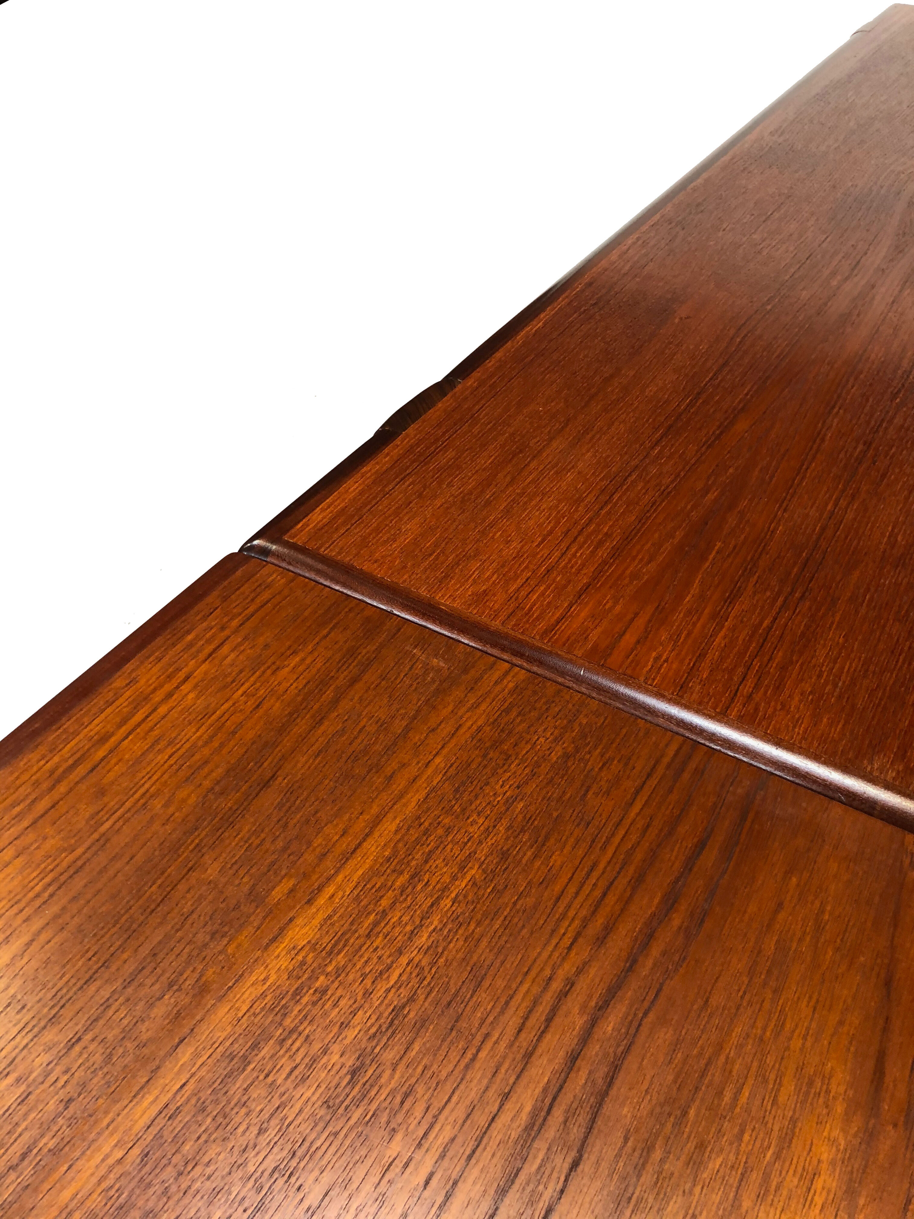 Table à manger vintage Topform en teck massif extensible 1960