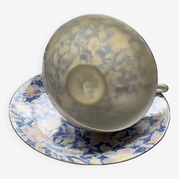 Tea cup and saucer in fine japanese porcelain